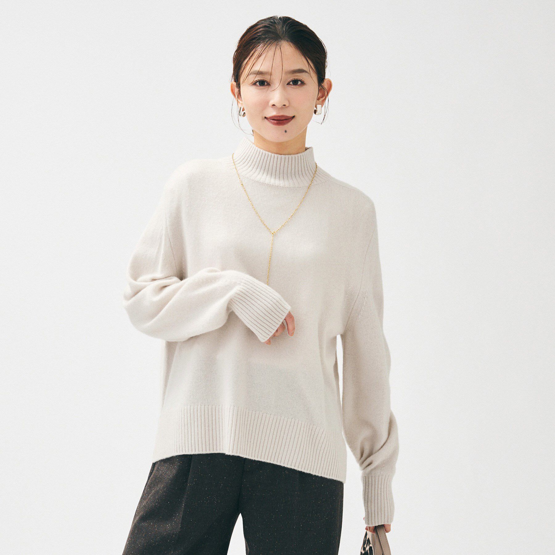 UNTITLED「【8色展開/洗える】ウールカシミヤ ハイネックニット」|ニット・セーター|グレージュ(050)