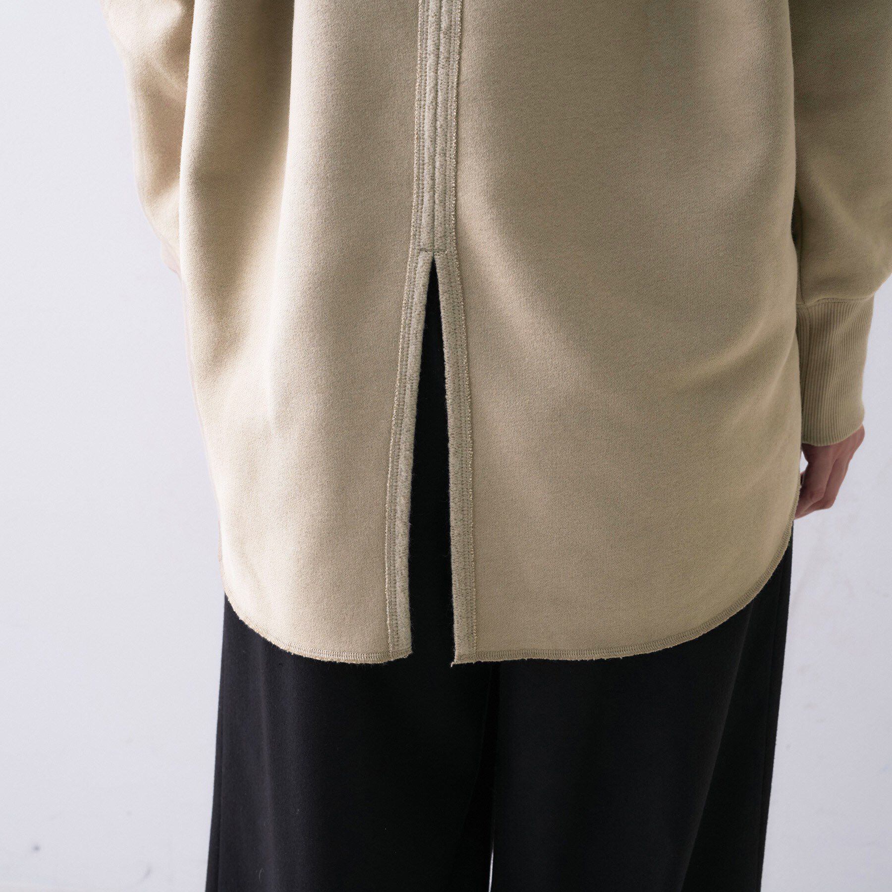 UNTITLED「【Liyoca】ソフト裏毛Vネックプルオーバー」|Tシャツ・カットソー|