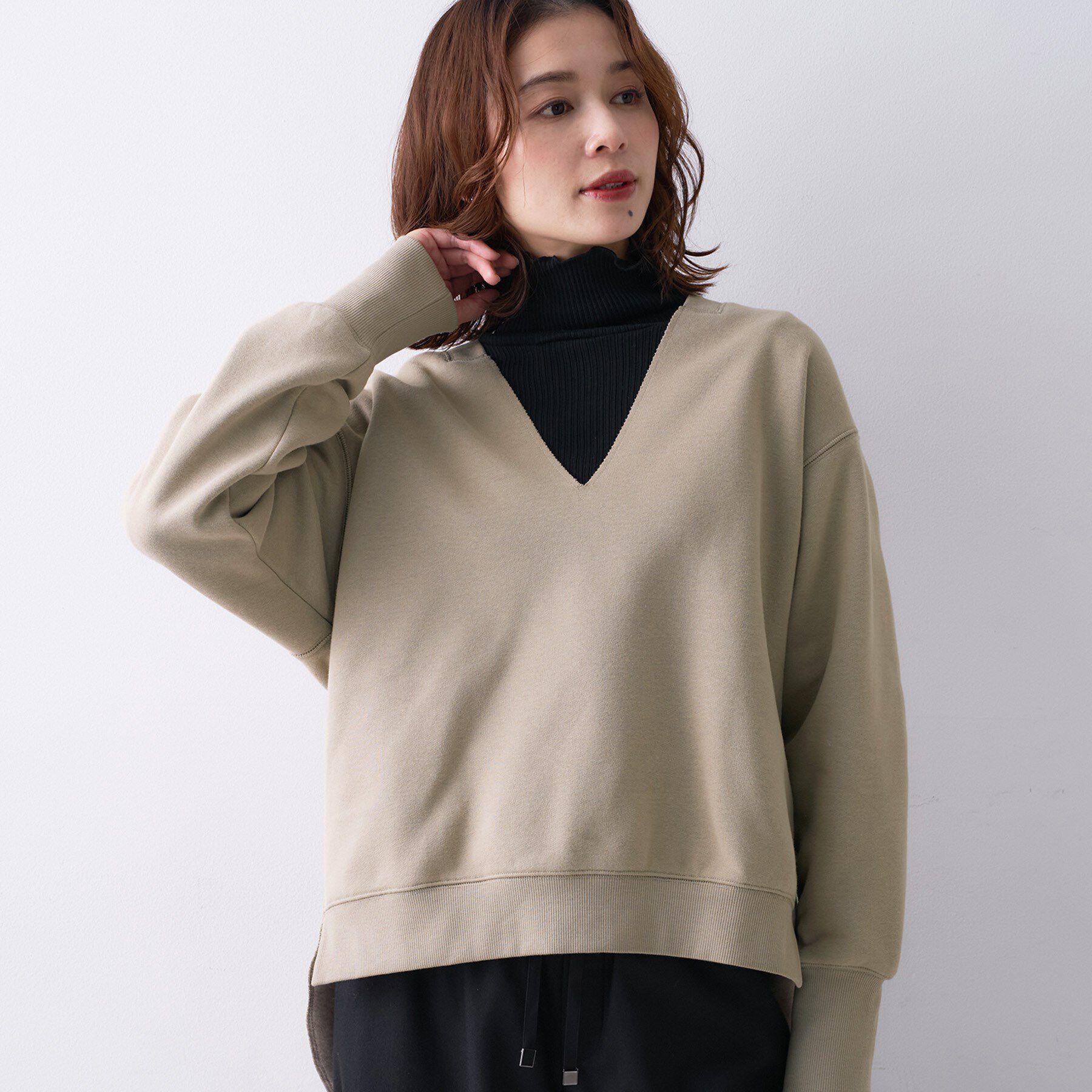 UNTITLED「【Liyoca】ソフト裏毛Vネックプルオーバー」|Tシャツ・カットソー|