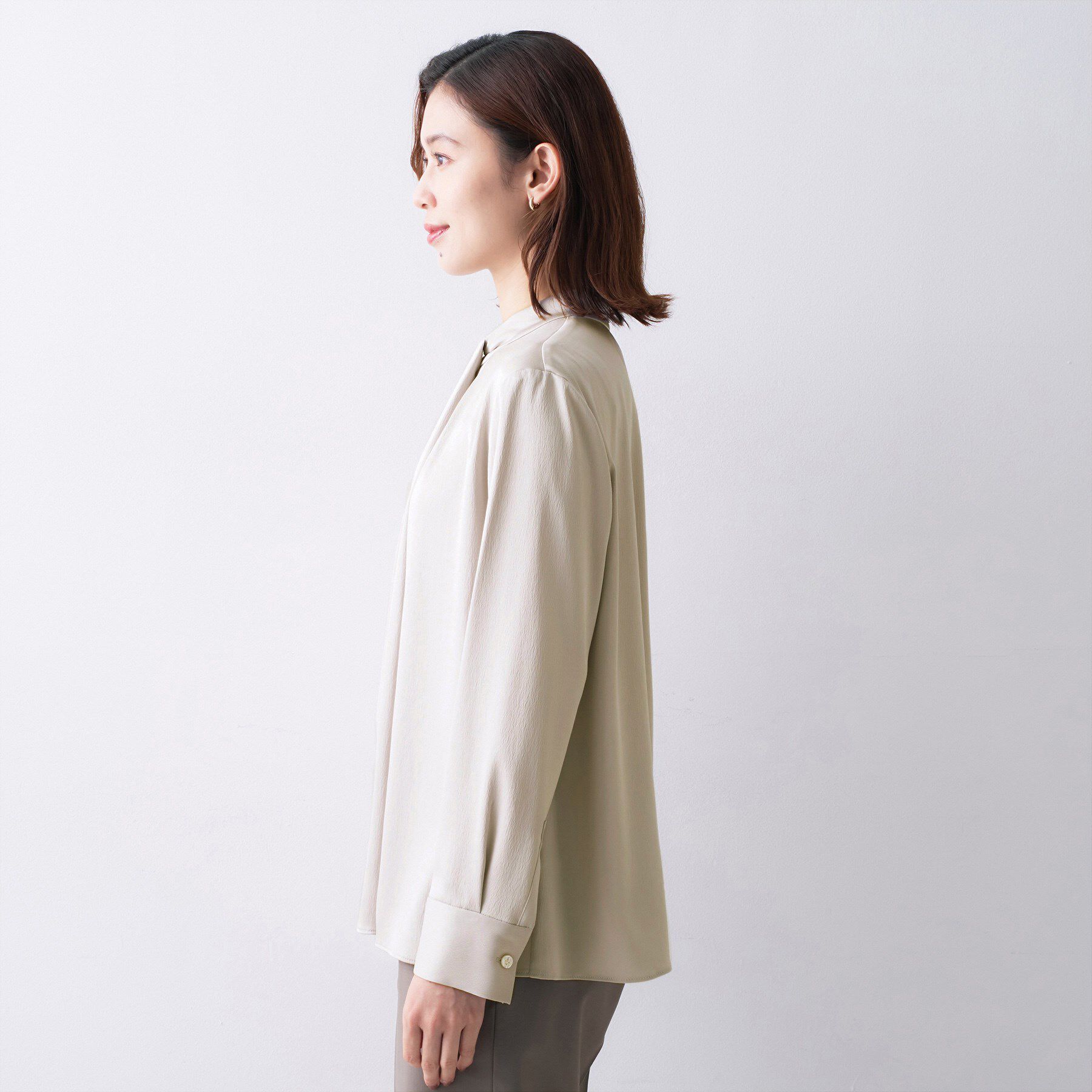 UNTITLED「【きれいめ/お仕事着】サテンドレープブラウス」|シャツ・ブラウス|