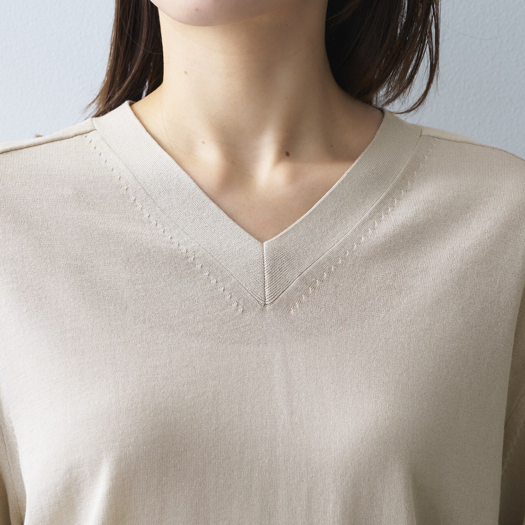 UNTITLED「シアーVネックニット」|ニット・セーター|