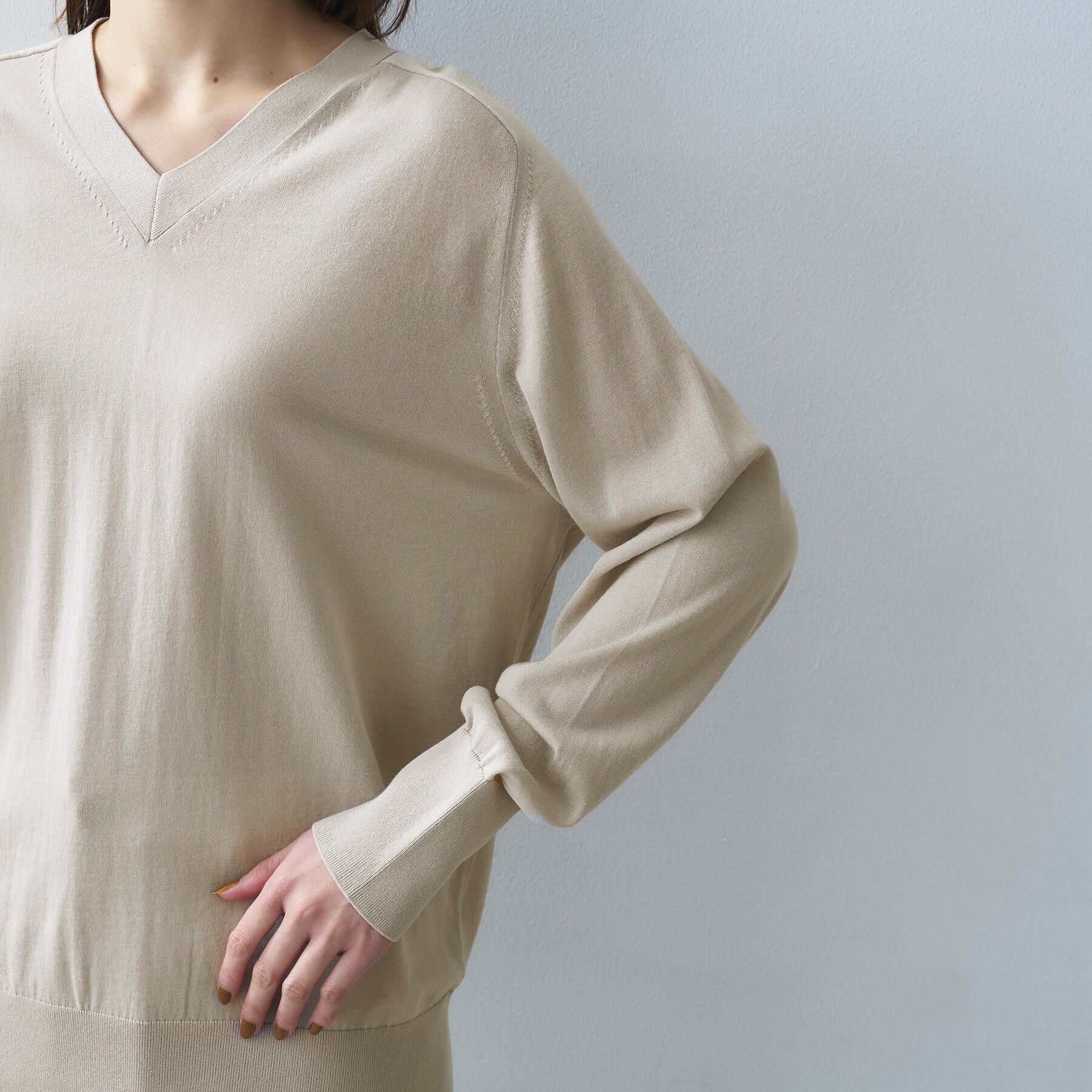 UNTITLED「シアーVネックニット」|ニット・セーター|