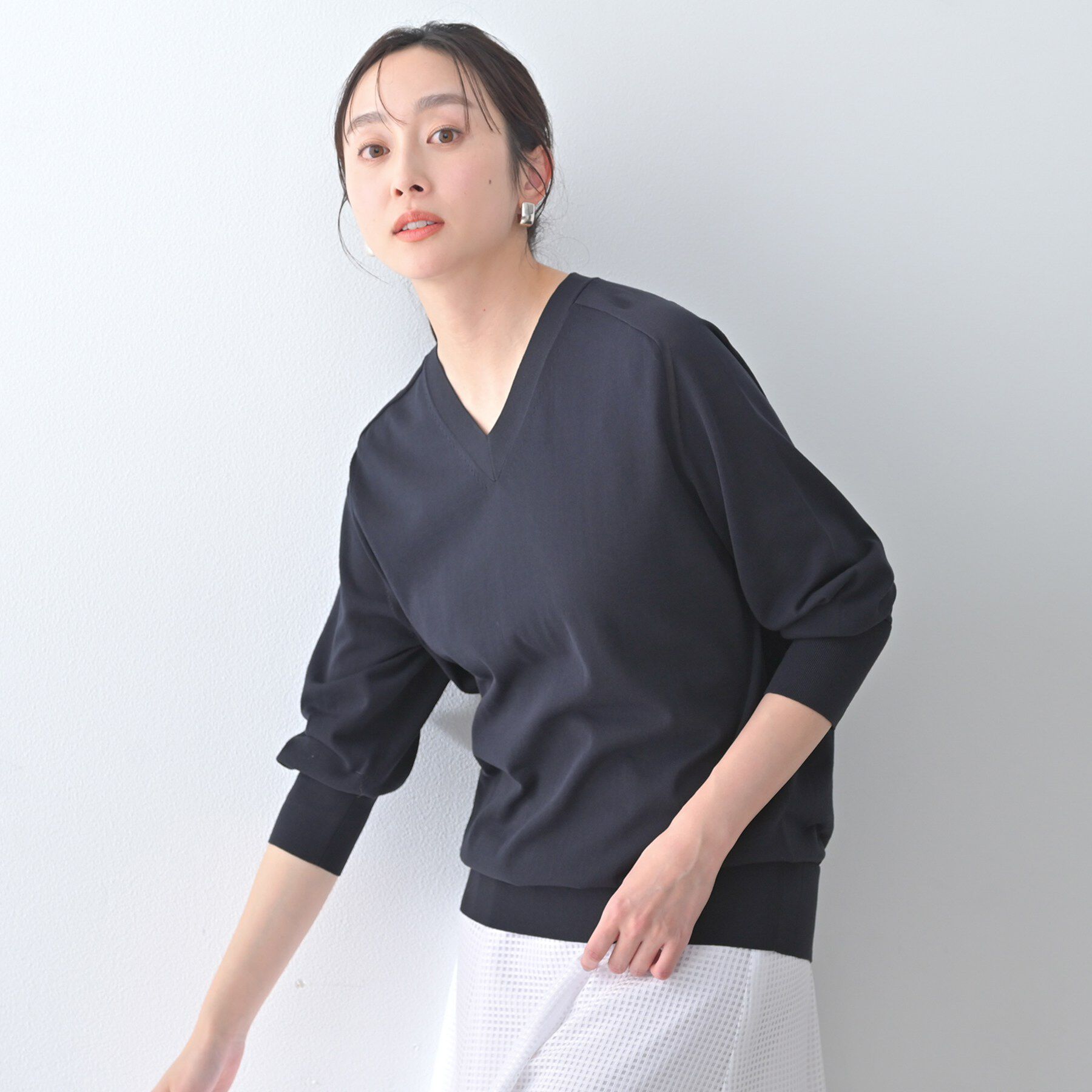 UNTITLED「シアーVネックニット」|ニット・セーター|