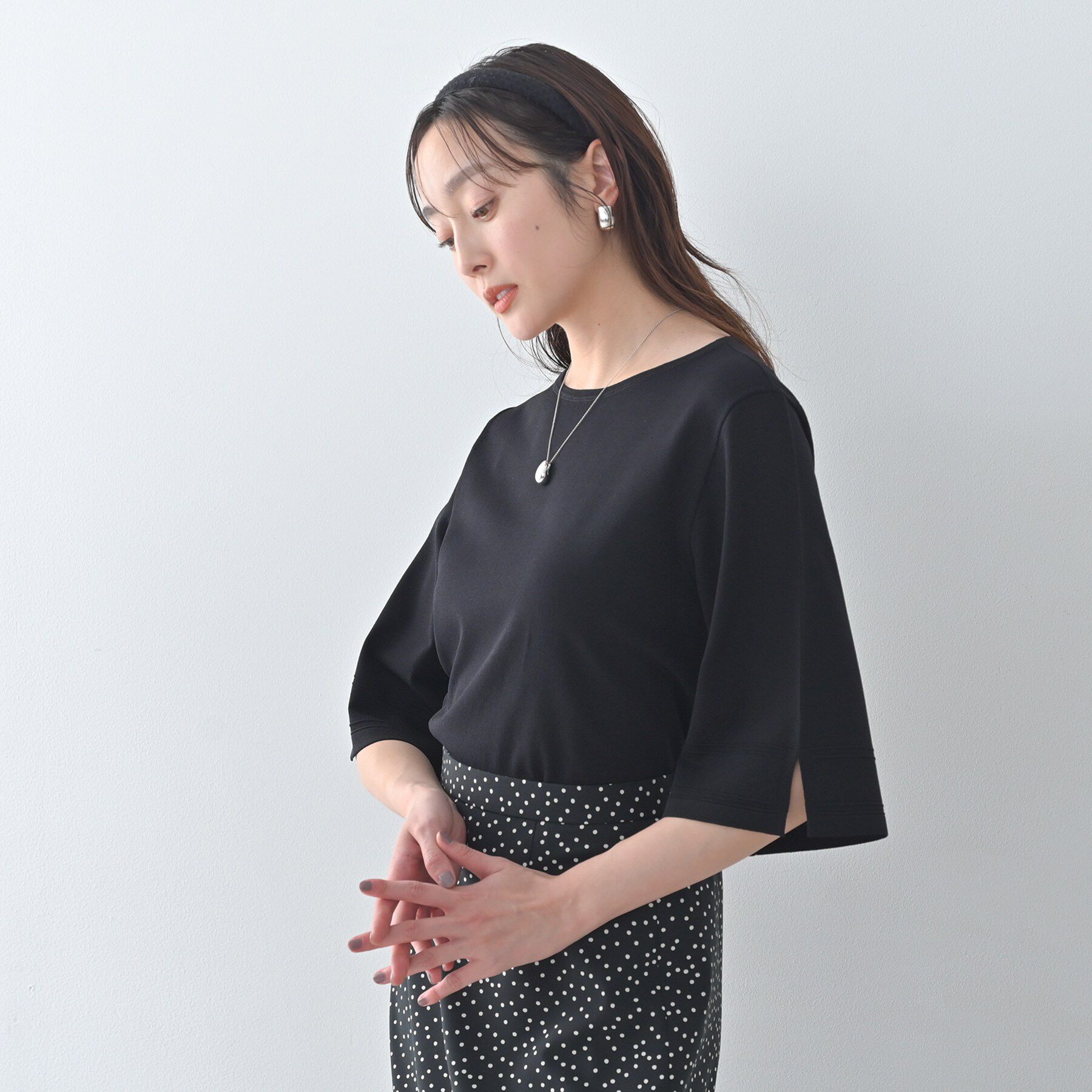 UNTITLED「袖スリットニットプルオーバー」|ニット・セーター|ブラック(019)