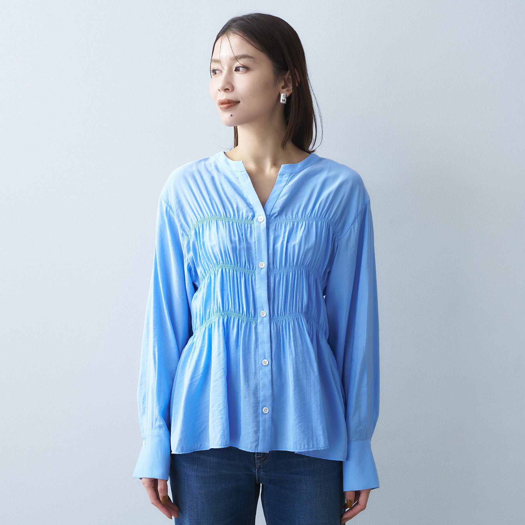 UNTITLED「【着映え/洗える】リラックスシャーリングブラウス」|シャツ・ブラウス|