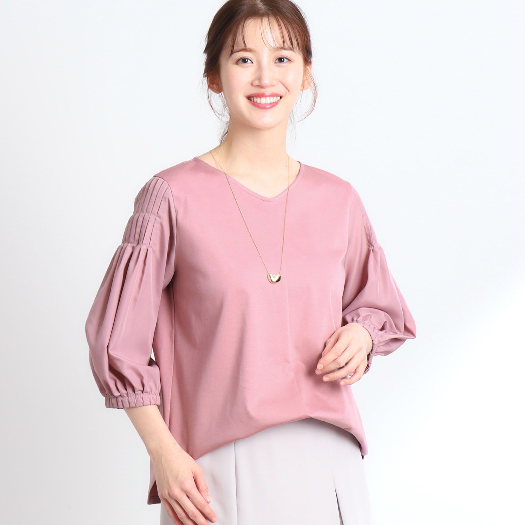 Reflect「【スカートにもパンツにも合わせやすい】キレイめTブラウス」|シャツ・ブラウス|ピンク(072)