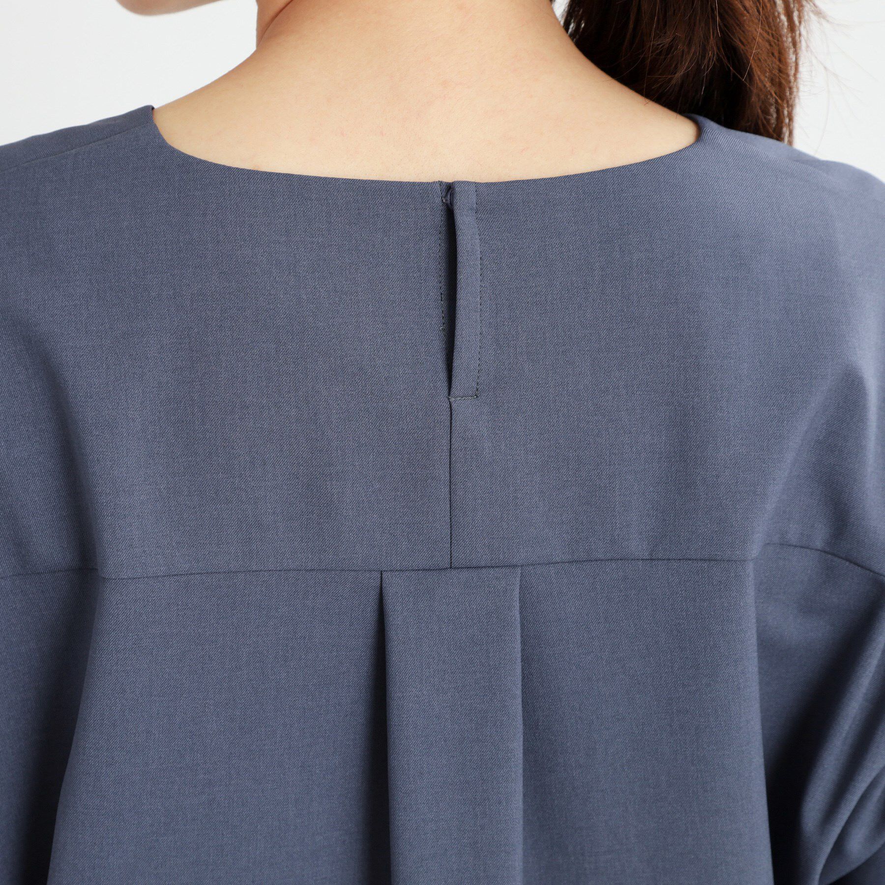 Reflect「【マシンウォッシュ可／セットアップ可能】ドルマンスリーブVネックブラウス」|シャツ・ブラウス|