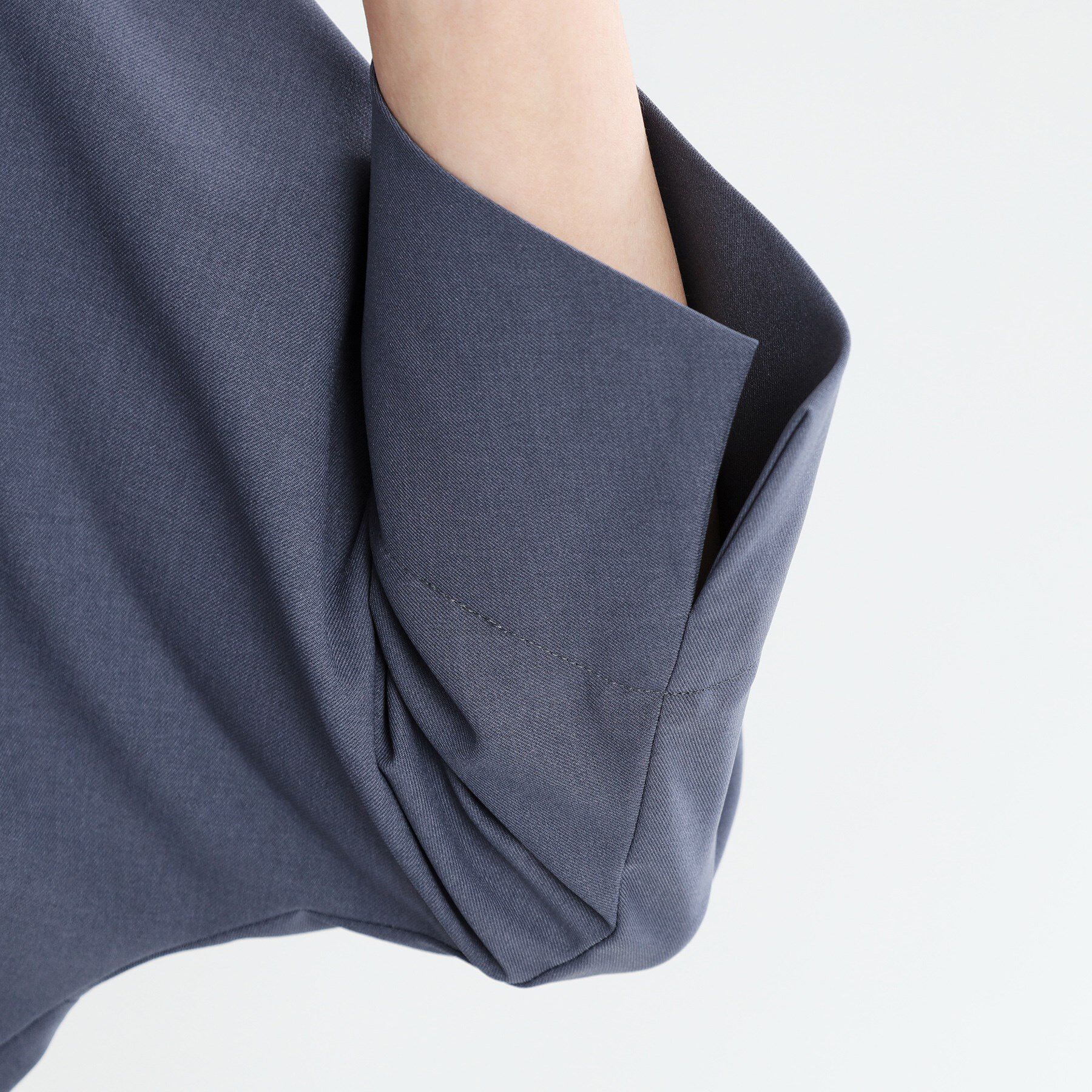 Reflect「【マシンウォッシュ可／セットアップ可能】ドルマンスリーブVネックブラウス」|シャツ・ブラウス|