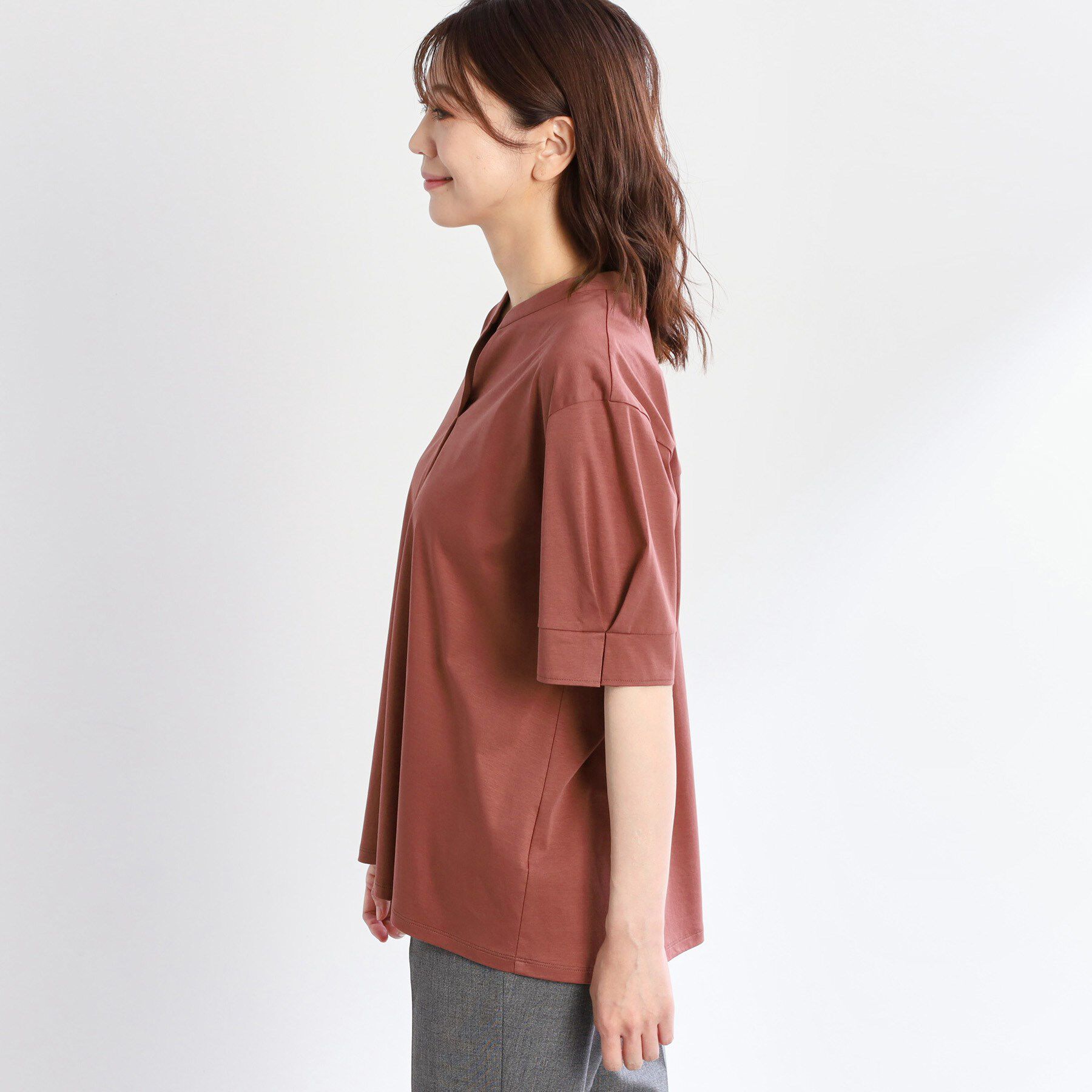 Reflect「【すっきり見え！長め丈／マシンウォッシュ可】スキッパーネックジャージトップス」|Tシャツ・カットソー|