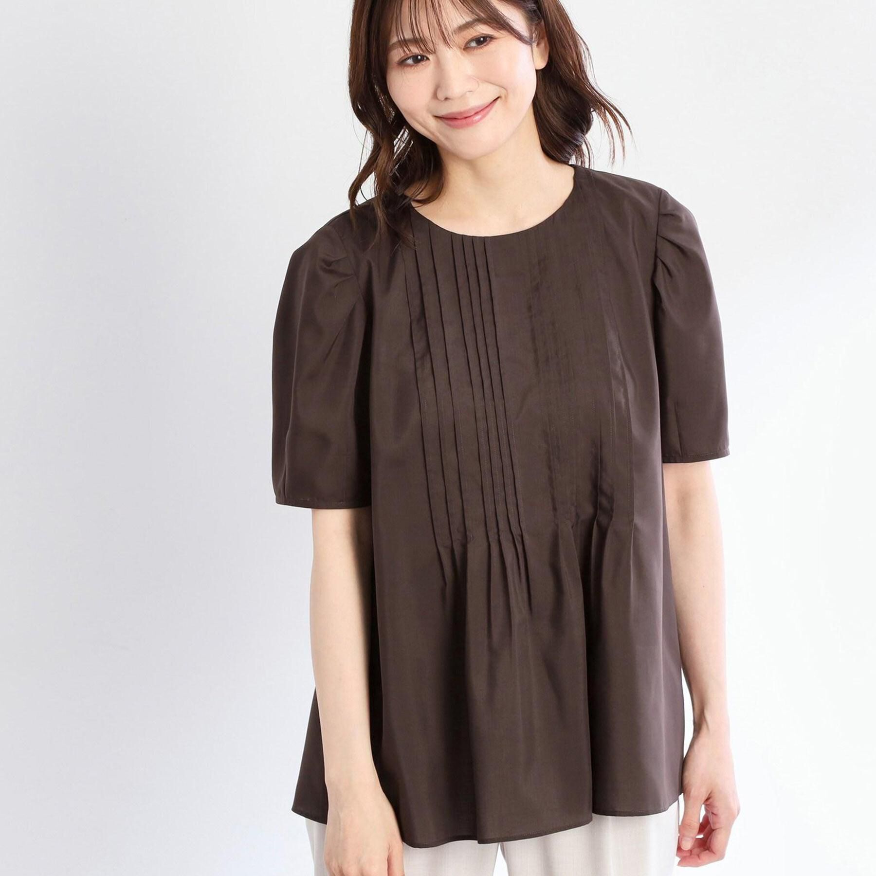 Reflect「【すっきり見え！長め丈】ピンタックデザインチュニックブラウス」|シャツ・ブラウス|ブラウン(044)