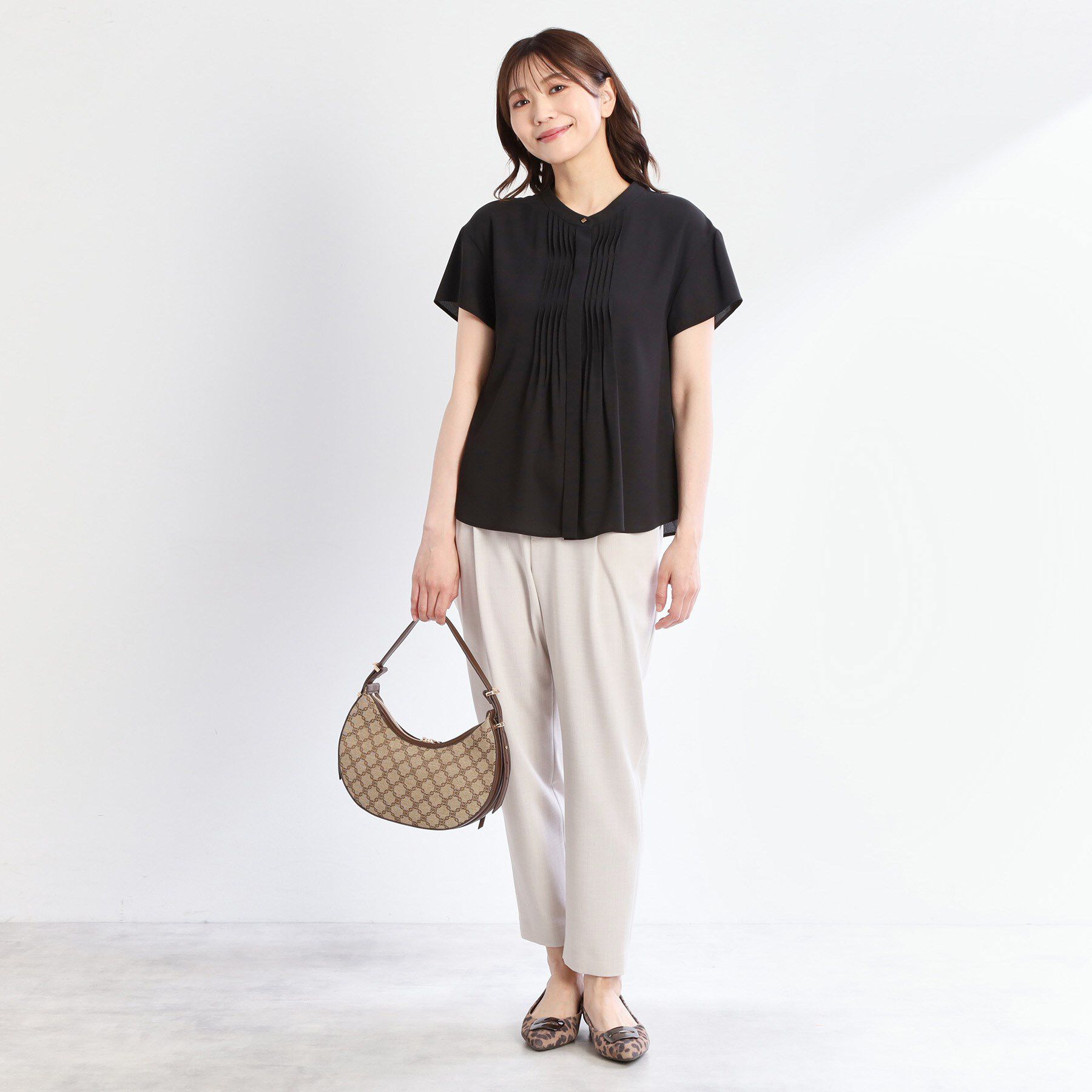 Reflect「【インナーに◎／すっきり見え！長め丈】タックデティールブラウス」|シャツ・ブラウス|