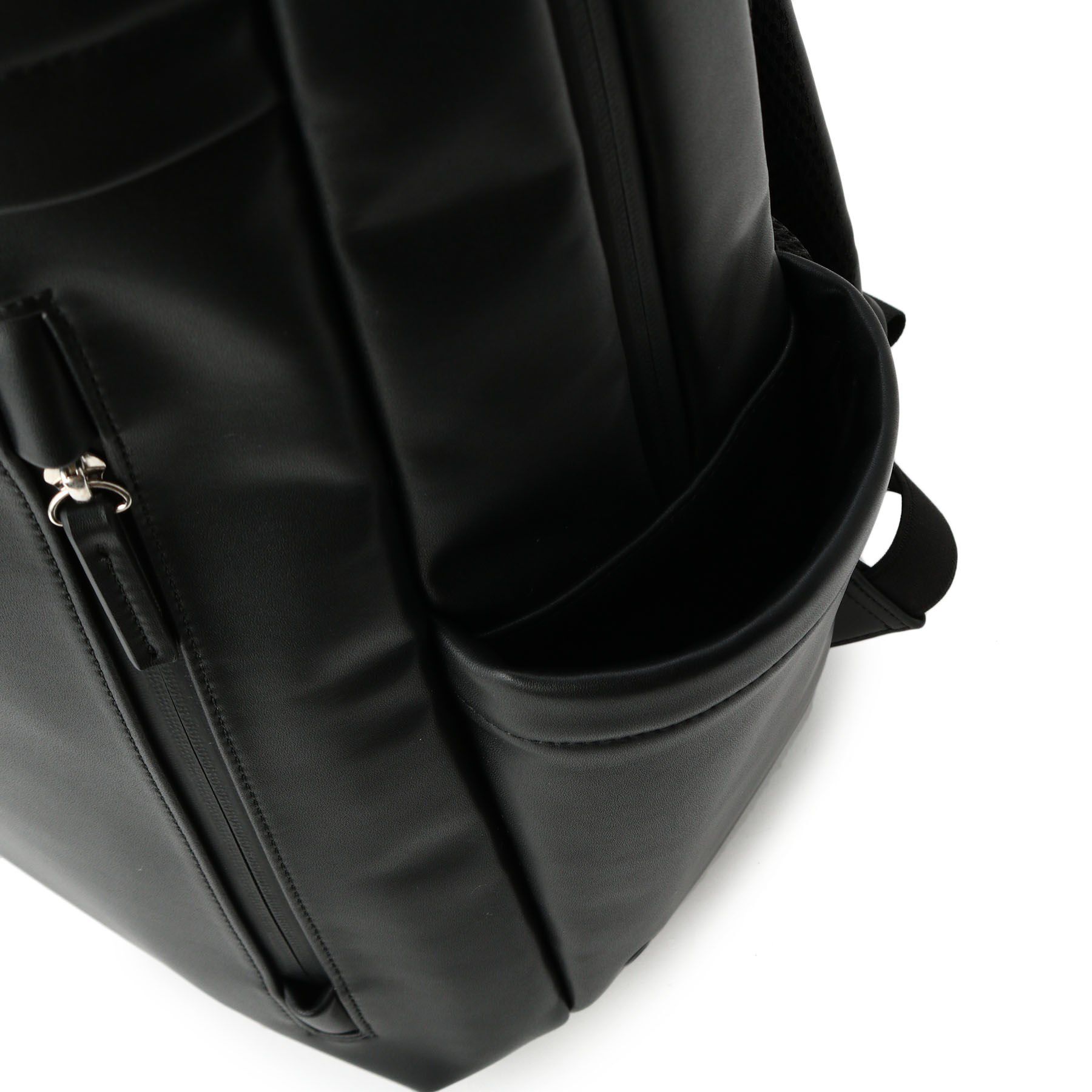 DRESSTERIOR「【荷重軽減】サスペンション リサイクルレザーバックパック」|リュック|