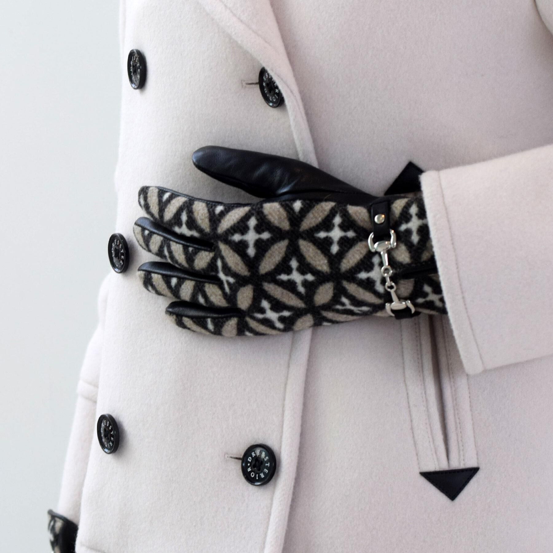 DRESSTERIOR「オーバーラップサークルスマートフォングローブ」|手袋|グレージュ(150)