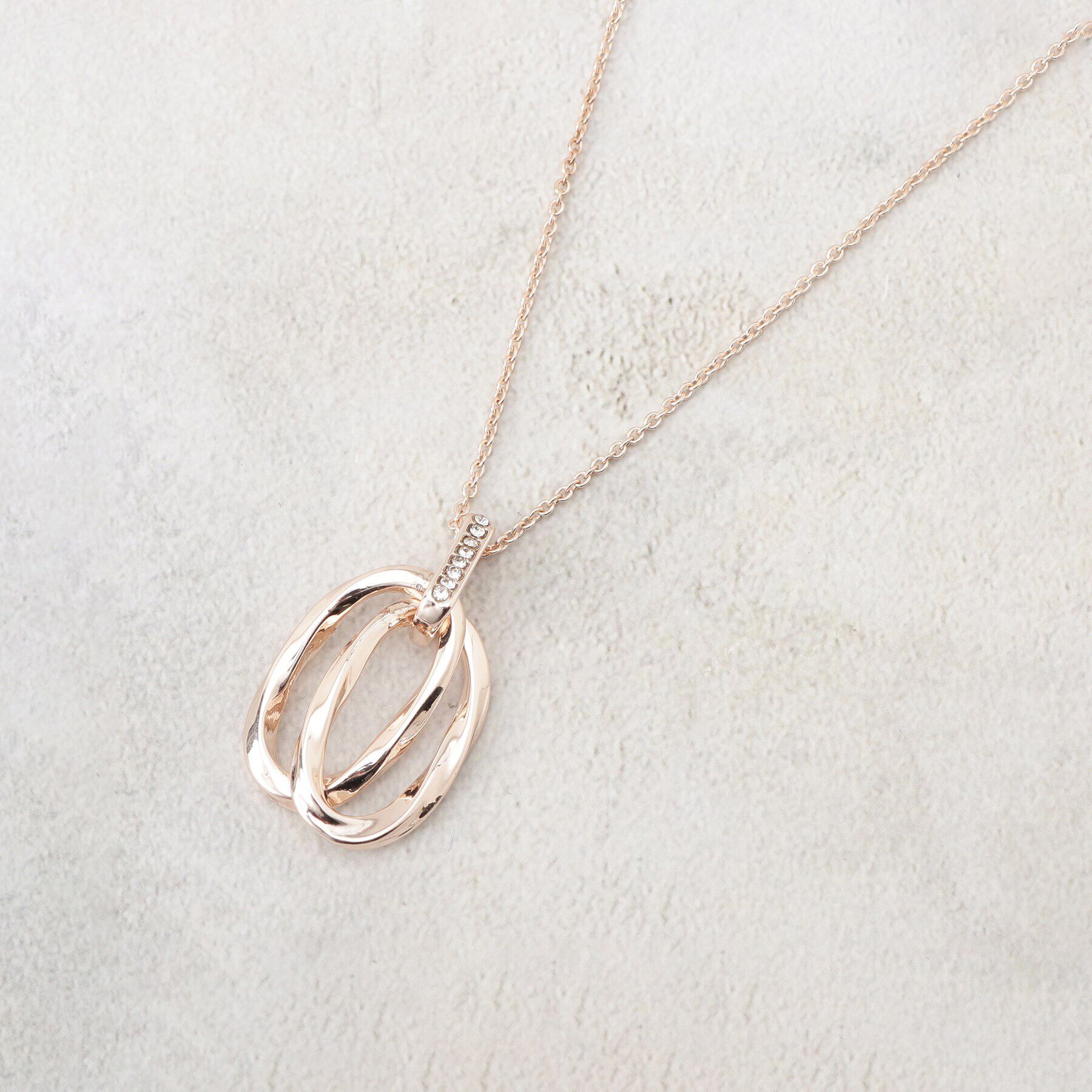 grove「ツイストオーバルビジューネックレス」|ネックレス|ピンクゴールド(00