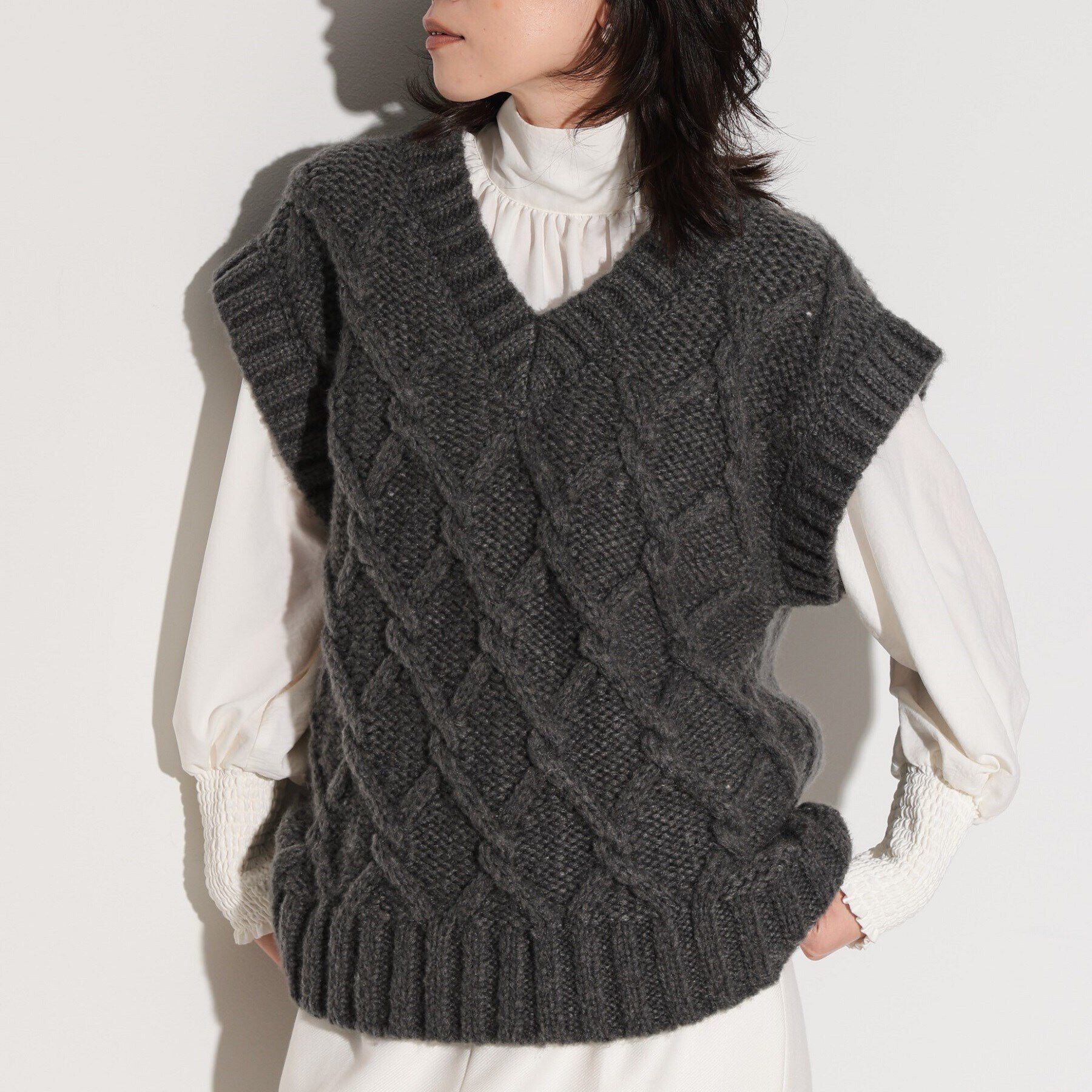 GALLEST「ケーブルニットベスト」|ベスト・ジレ|ﾁｬｺｰﾙｸﾞﾚｰ(014)