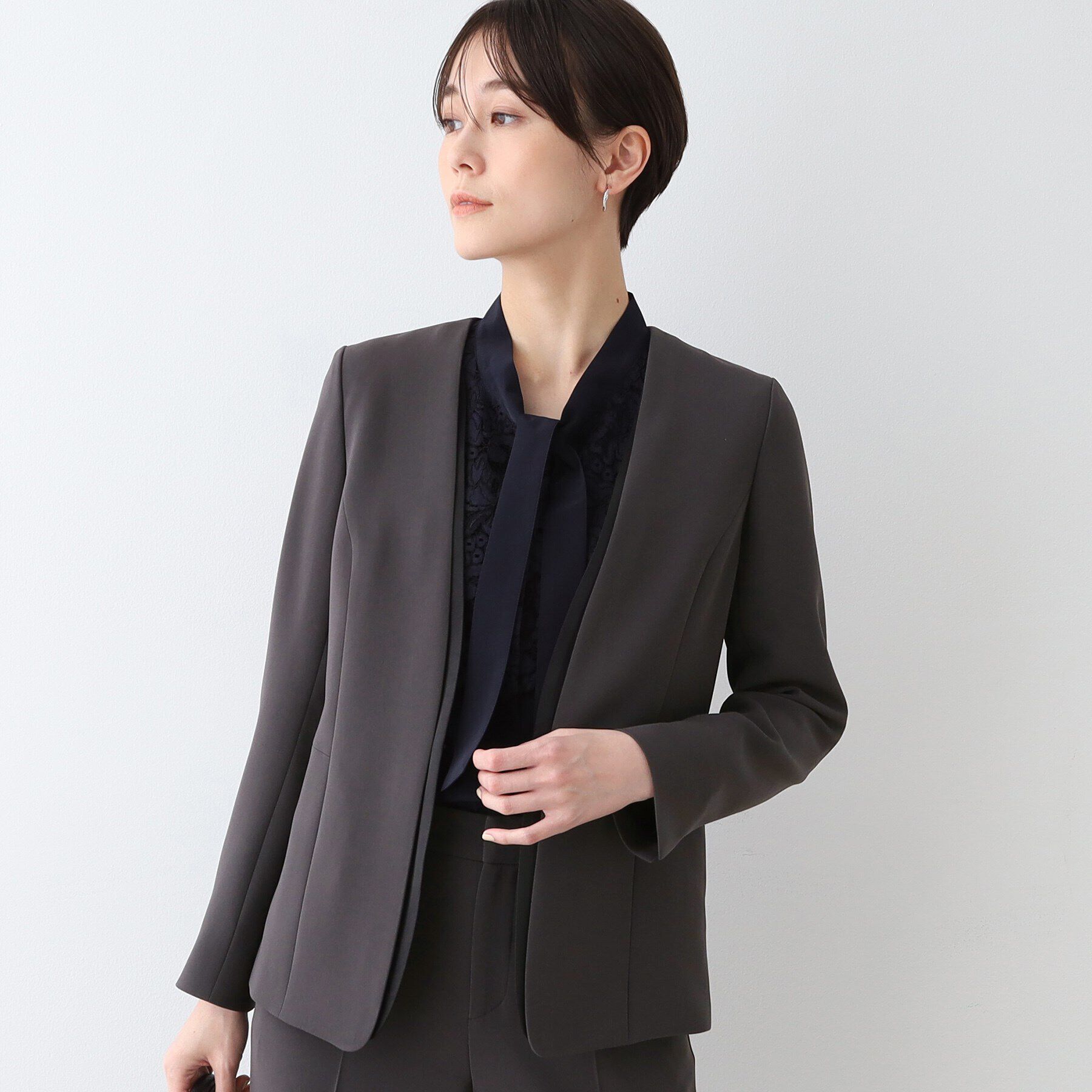 INDIVI「【日本製／トリアセテート混】スタイルアップ ノーカラージャケット」|スーツ|チャコールグレー(0