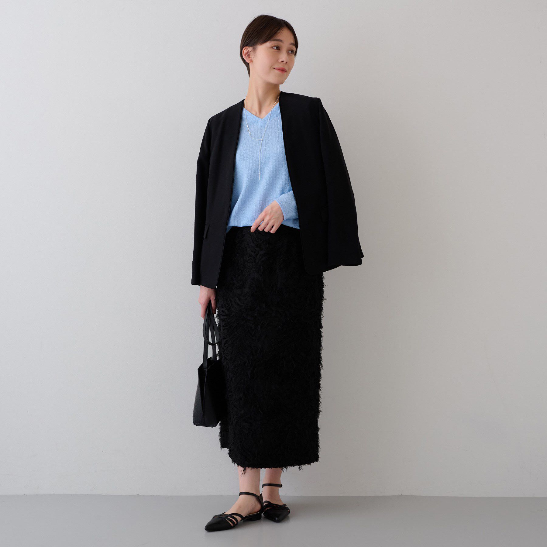 INDIVI「【洗える／凹凸素材】Vネックカットソートップス」|Tシャツ・カットソー|