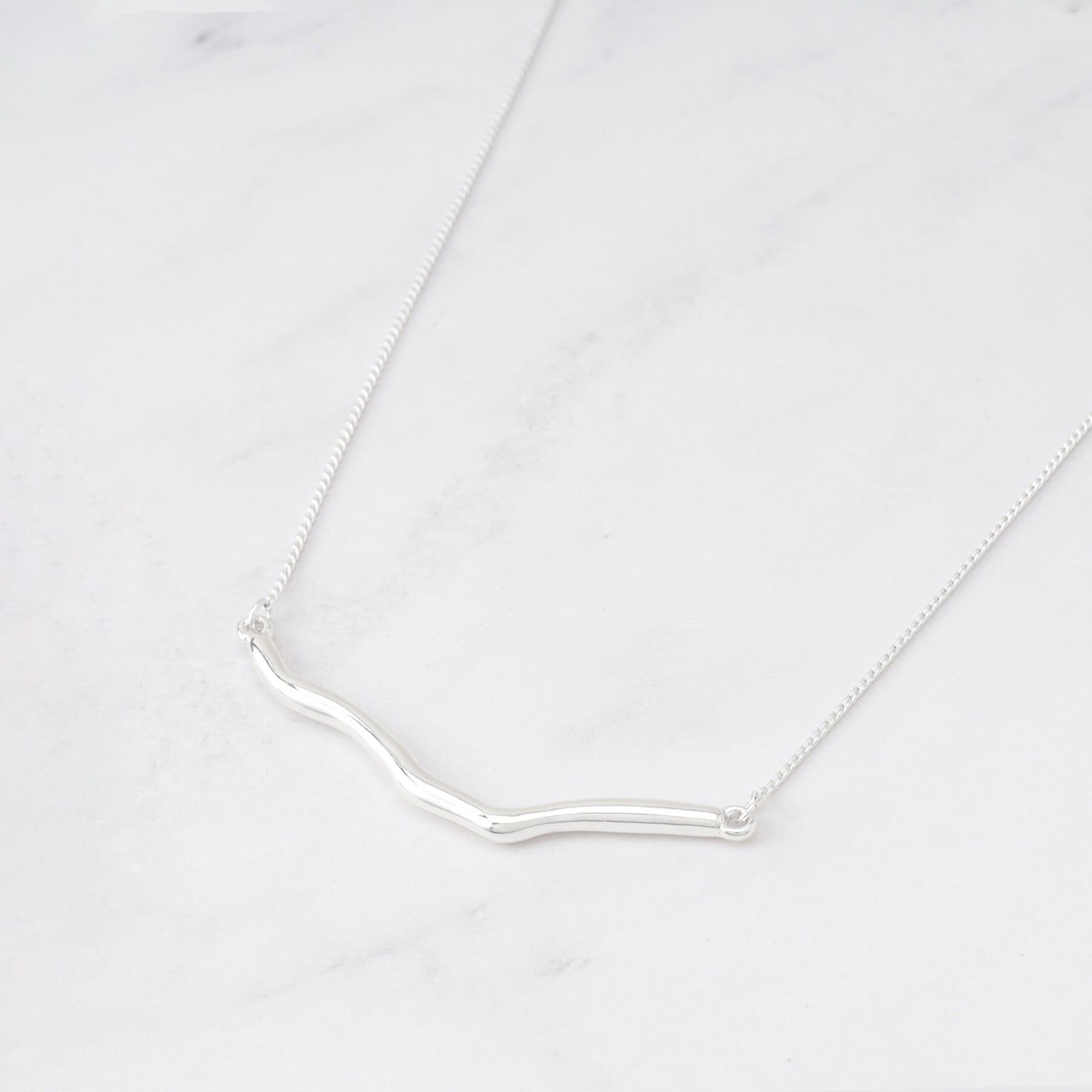 INDIVI「【フリードロップ】V型バー アクセントネックレス」|ネックレス|シルバー(006)