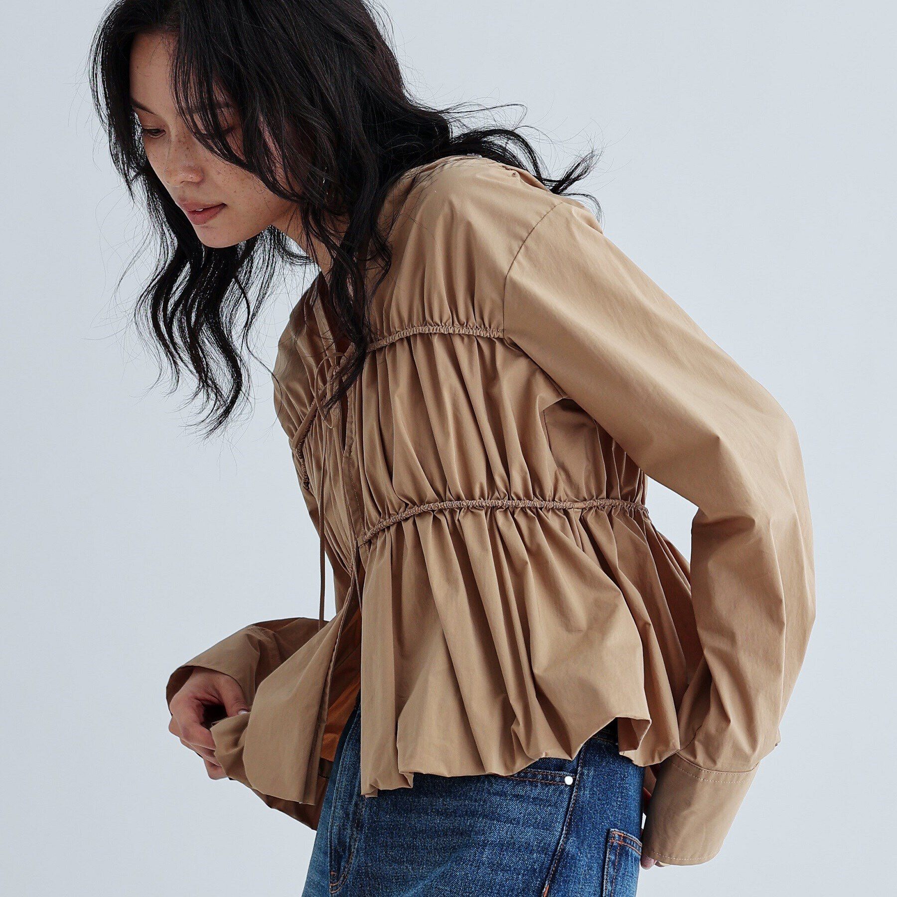 GALLEST「シャーリングギャザーブラウス【フロントボタン/前開き】」|シャツ・ブラウス|