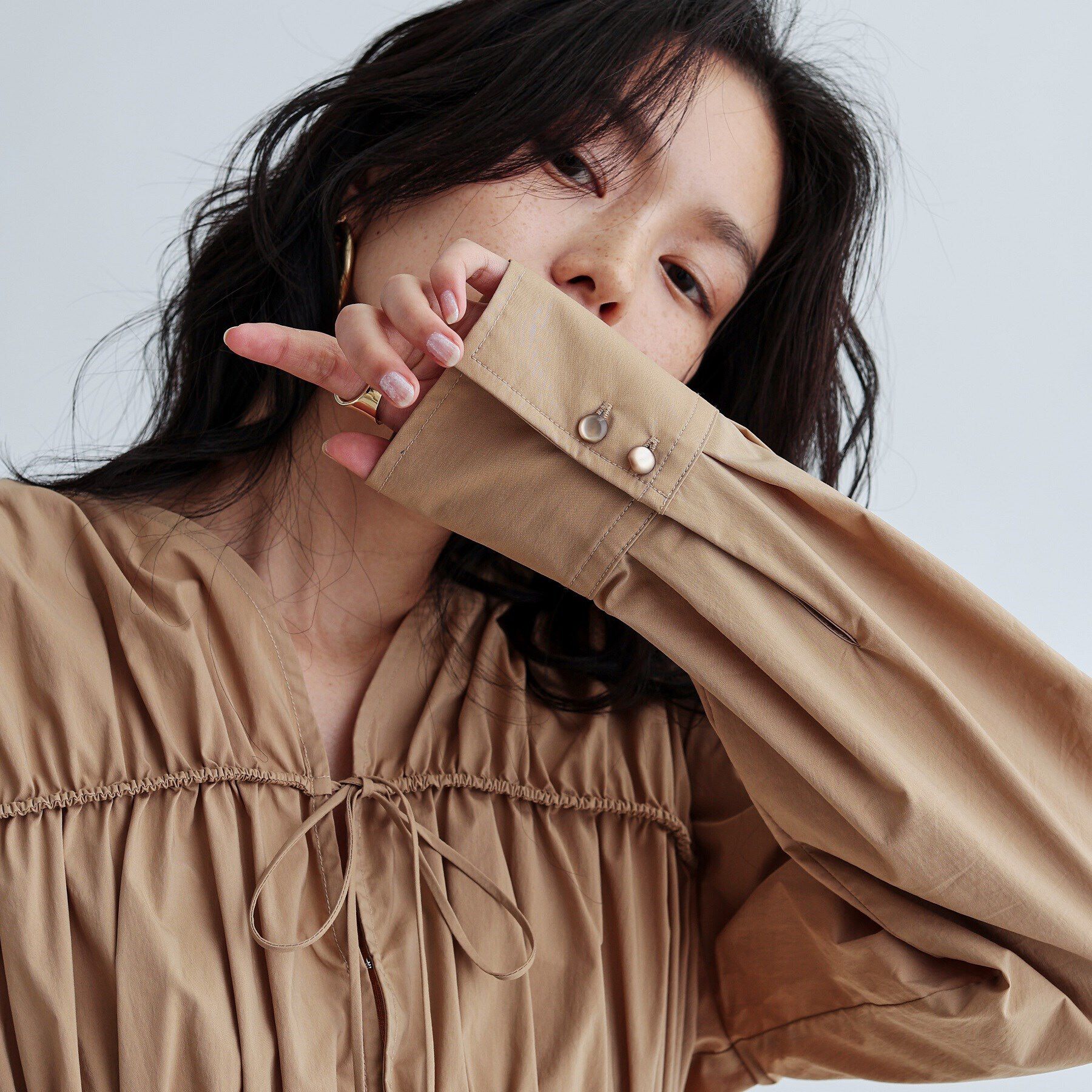 GALLEST「シャーリングギャザーブラウス【フロントボタン/前開き】」|シャツ・ブラウス|