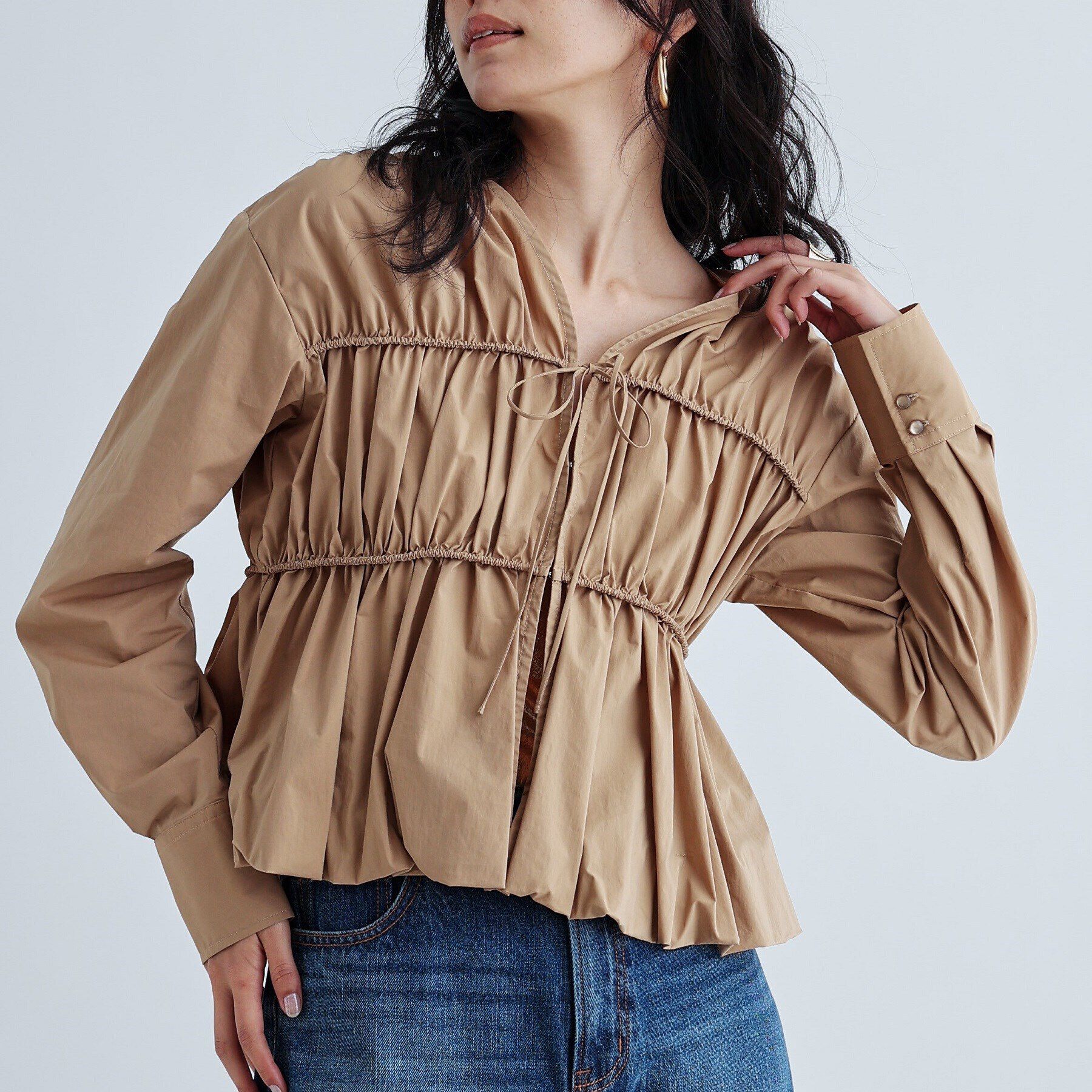 GALLEST「シャーリングギャザーブラウス【フロントボタン/前開き】」|シャツ・ブラウス|ベージュ(052)