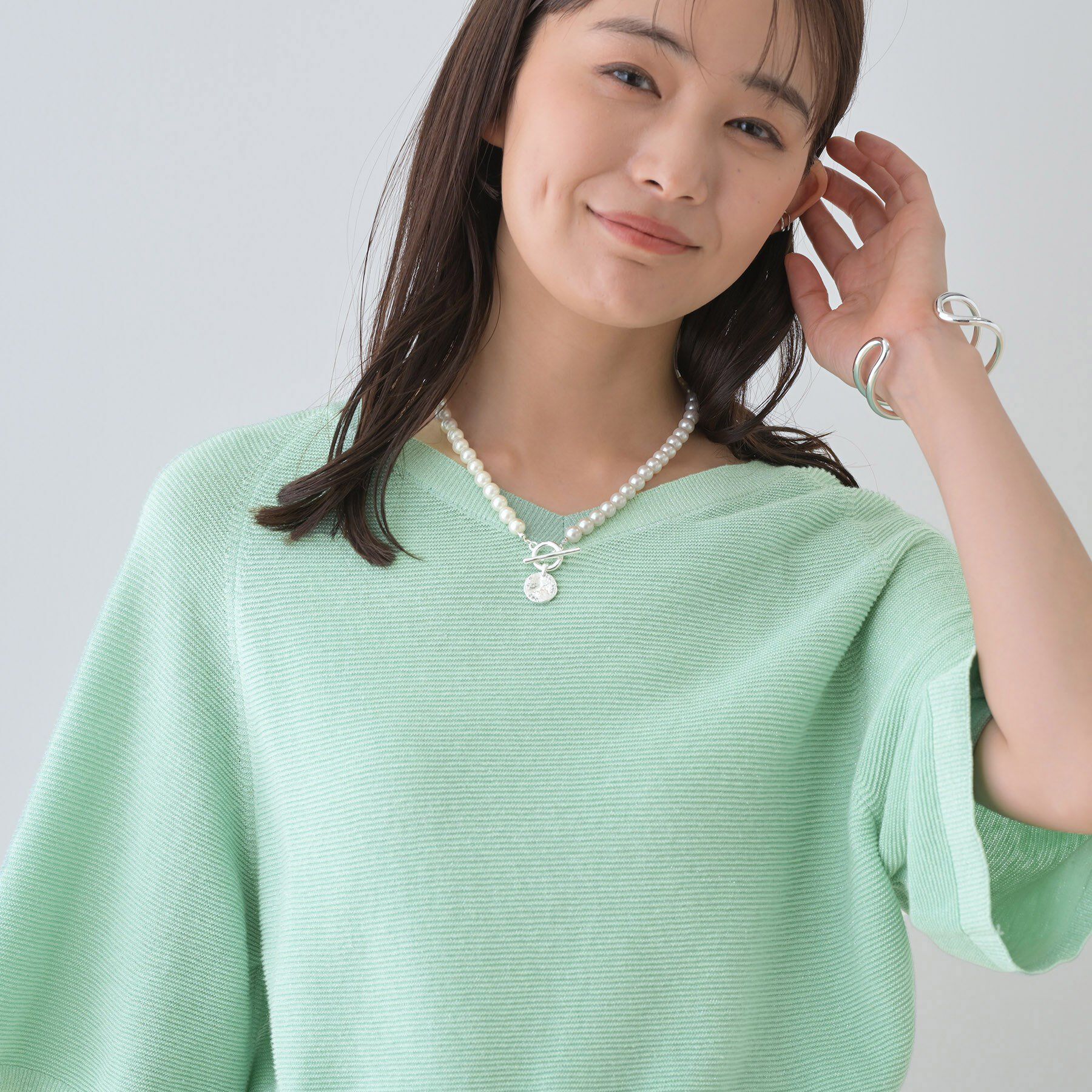 INDIVI「新色登場！【上品ラメ素材】フレアスリーブニット」|ニット・セーター|