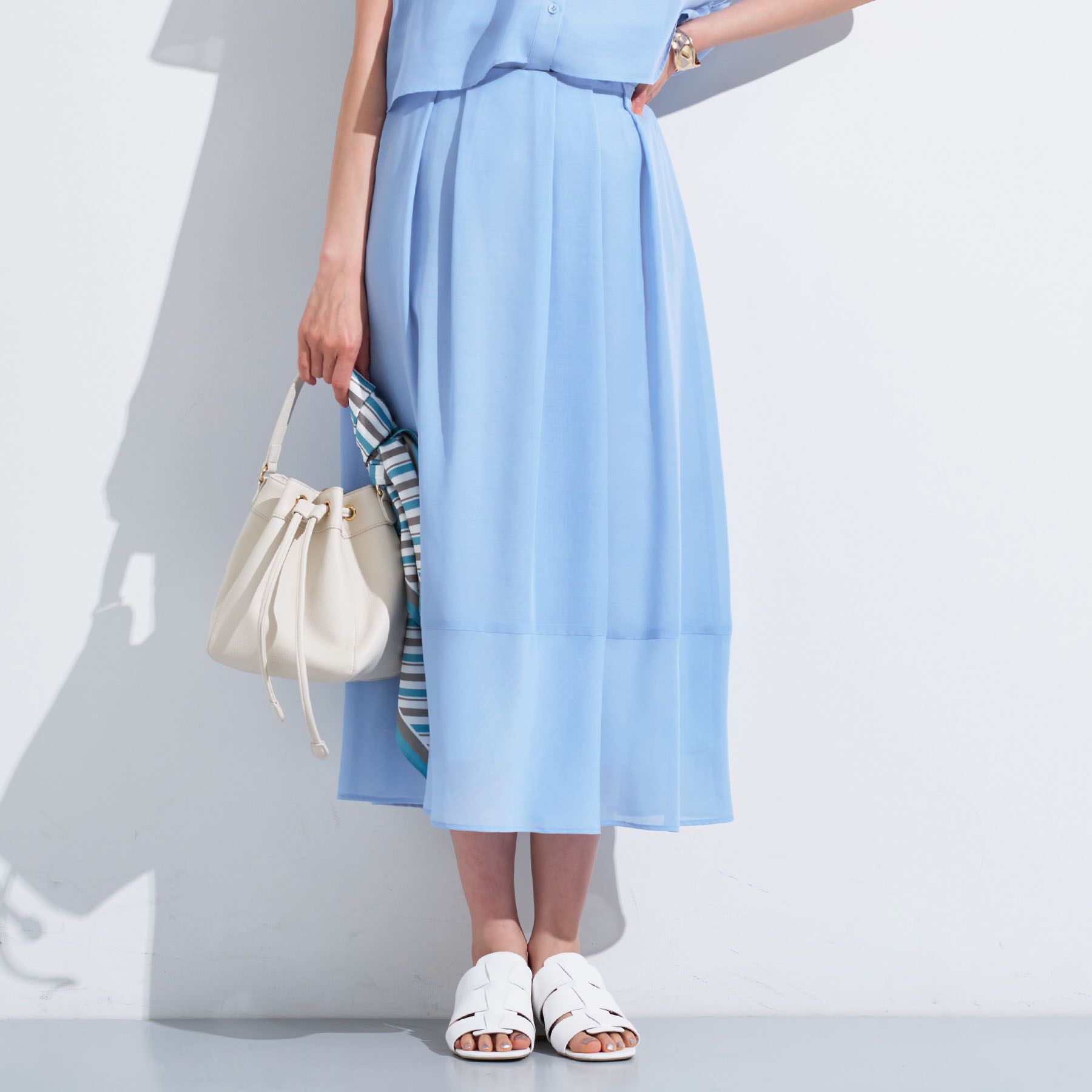 INDIVI「新色登場！【洗える／エアリー素材】巻き風ロングスカート」|スカート|ブルー(091)