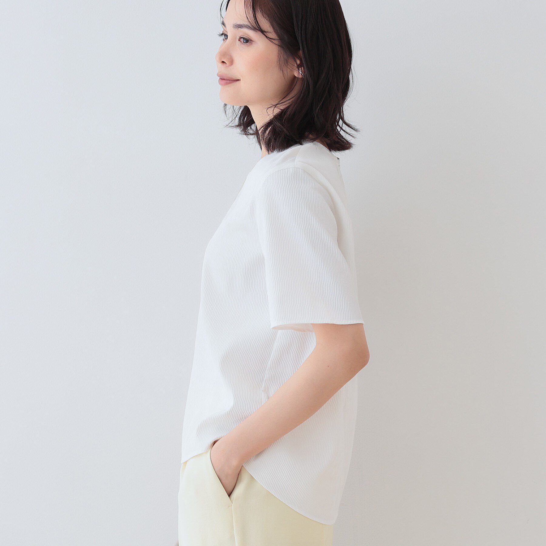 INDIVI「【洗える／凹凸素材】シンプルVネックブラウス」|シャツ・ブラウス|