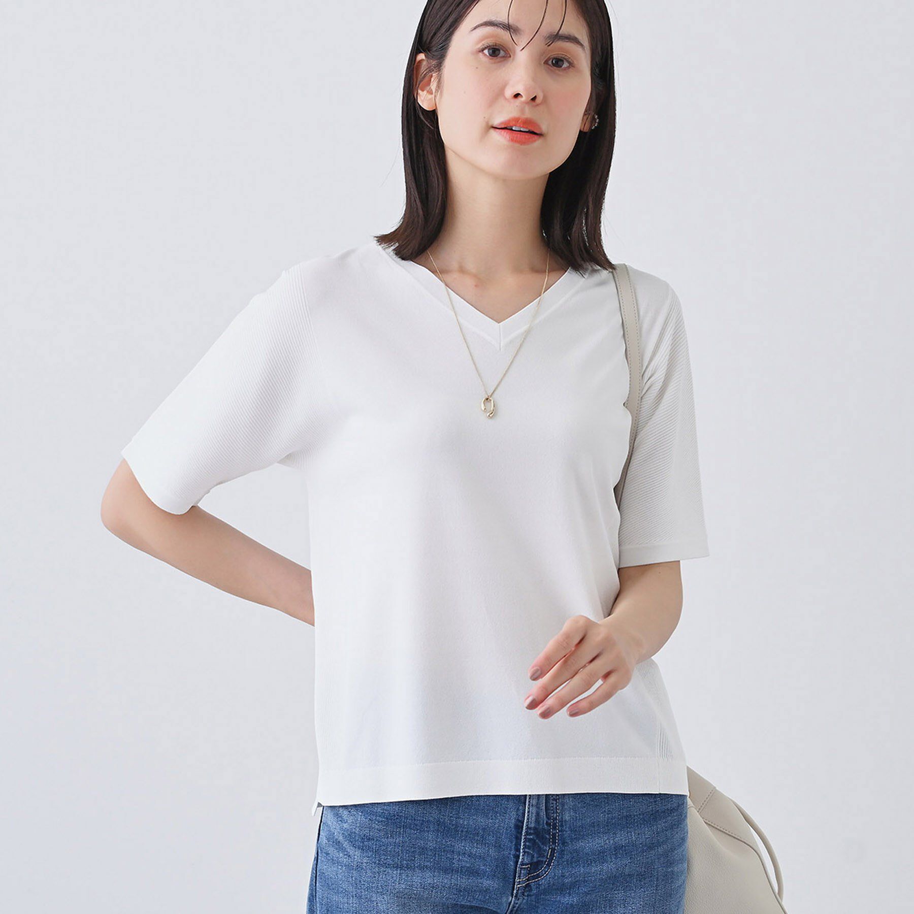 INDIVI「【洗える／清涼感】レーヨンストレッチ 安心丈の半袖ニット」|ニット・セーター|ホワイト(001)