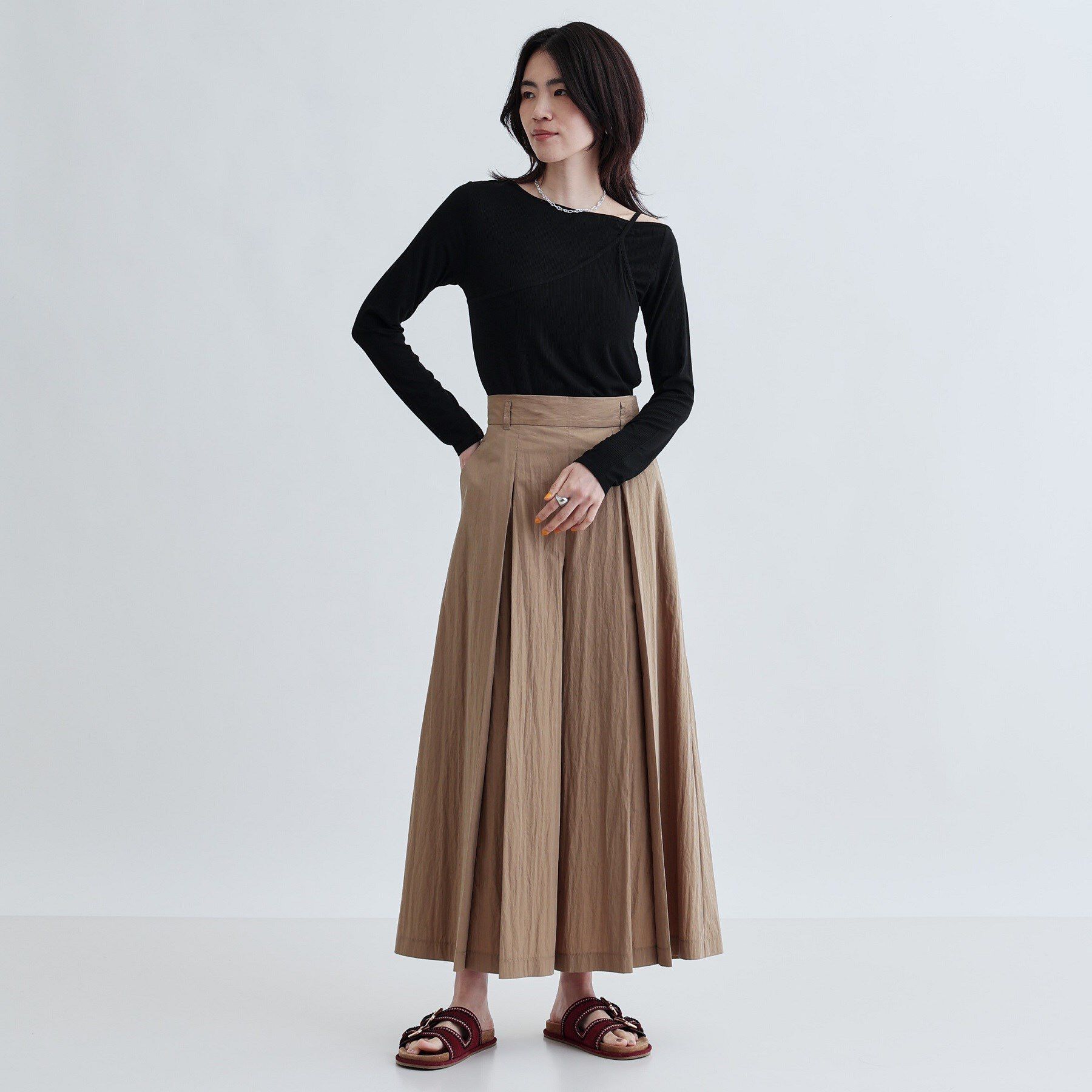 GALLEST「【セットアップ可能】ペーパーライクタックフレアパンツ」|その他|