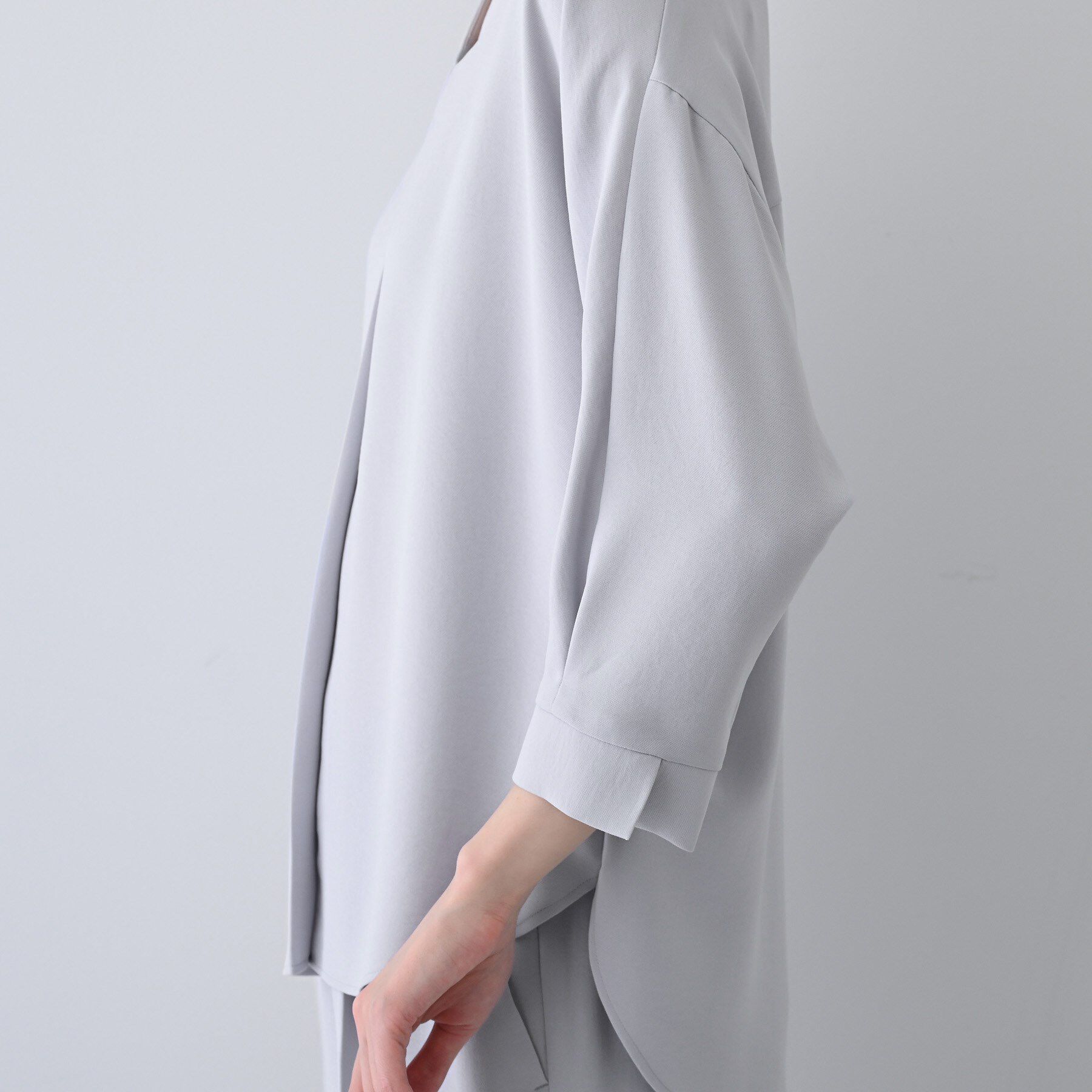 INDIVI「【着る日傘/遮熱/UVケア】Vネックドルマンスリーブブラウス」|シャツ・ブラウス|