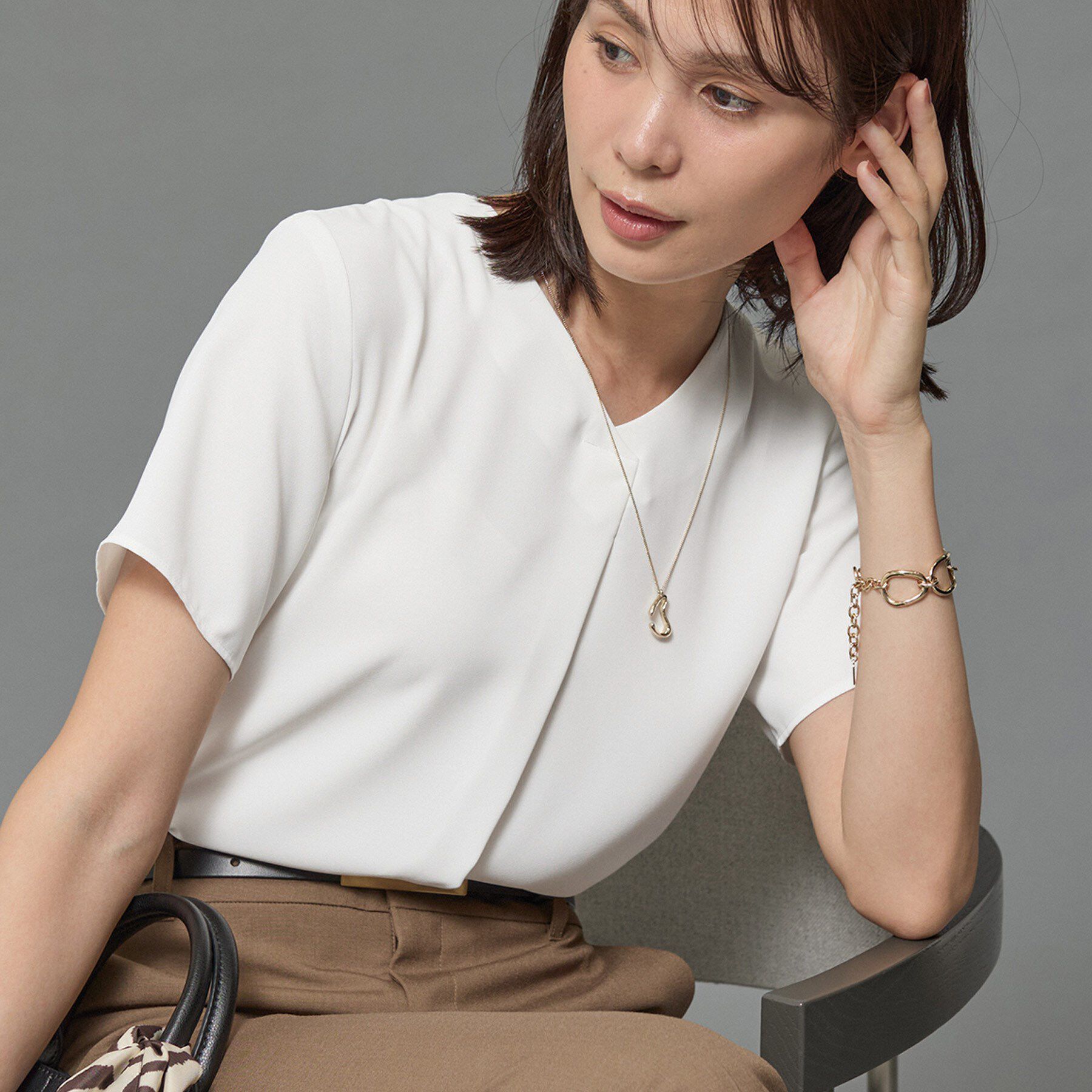 INDIVI「【洗える／通勤】無地＆マルチストライプ柄Vネックブラウス」|シャツ・ブラウス|