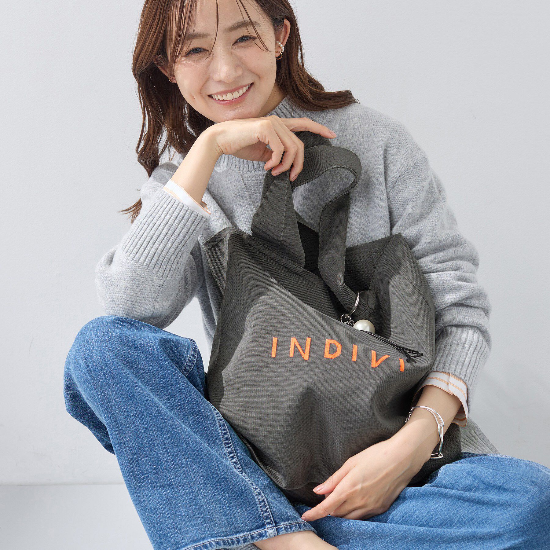 INDIVI「【A4サイズ対応】ロゴニットトート」|トートバッグ|チャコールグレー(6