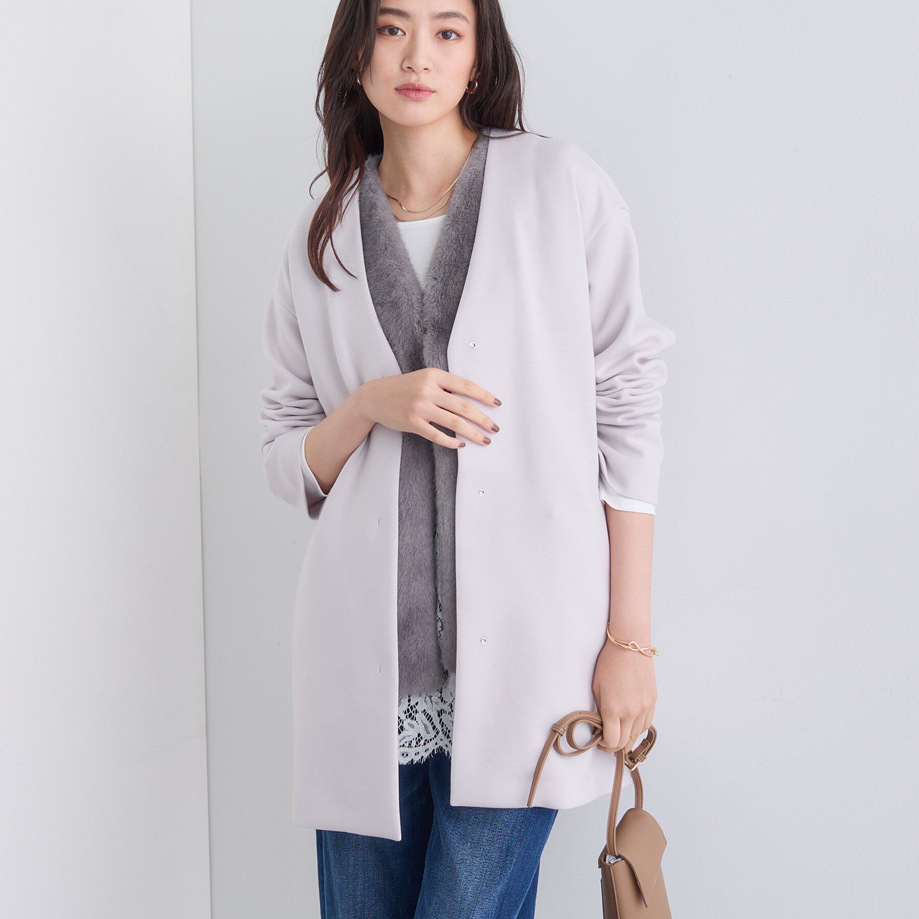 INDIVI「【秋／軽羽織り】ノーカラーミドル丈ライトコート」|ノーカラージャケット|