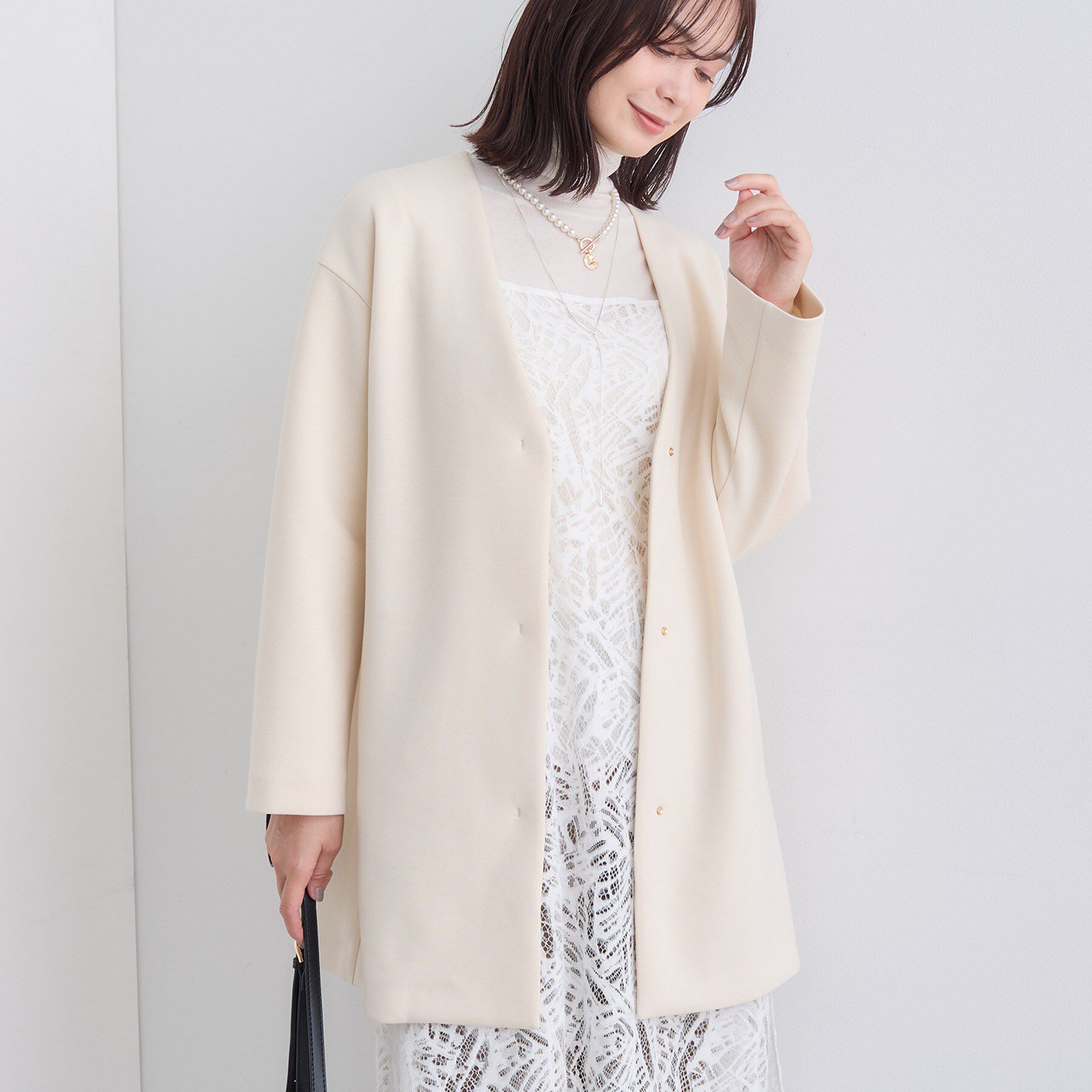 INDIVI「【秋／軽羽織り】ノーカラーミドル丈ライトコート」|ノーカラージャケット|