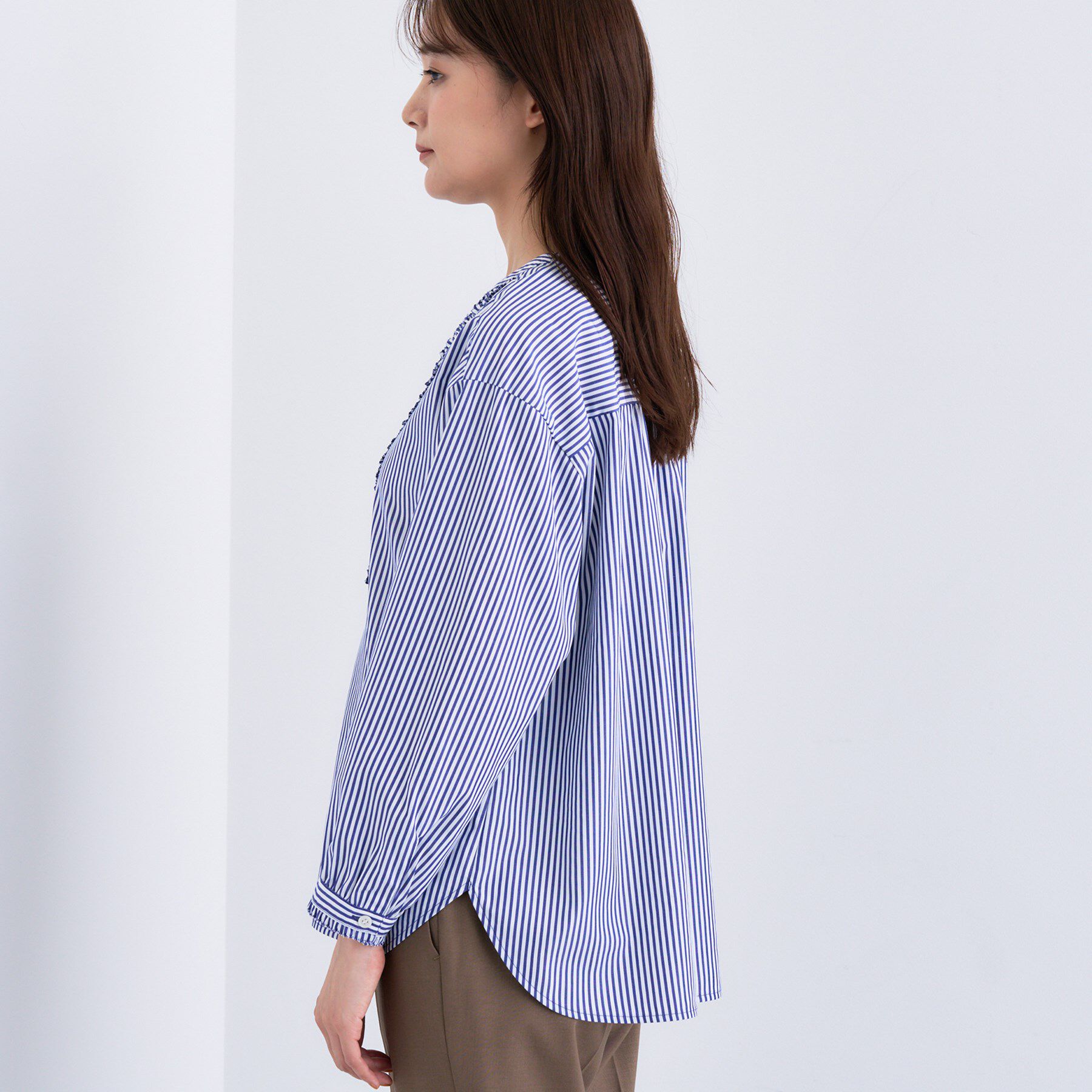 INDIVI「【洗える】胸元タックフリル長袖ブラウス」|シャツ・ブラウス|