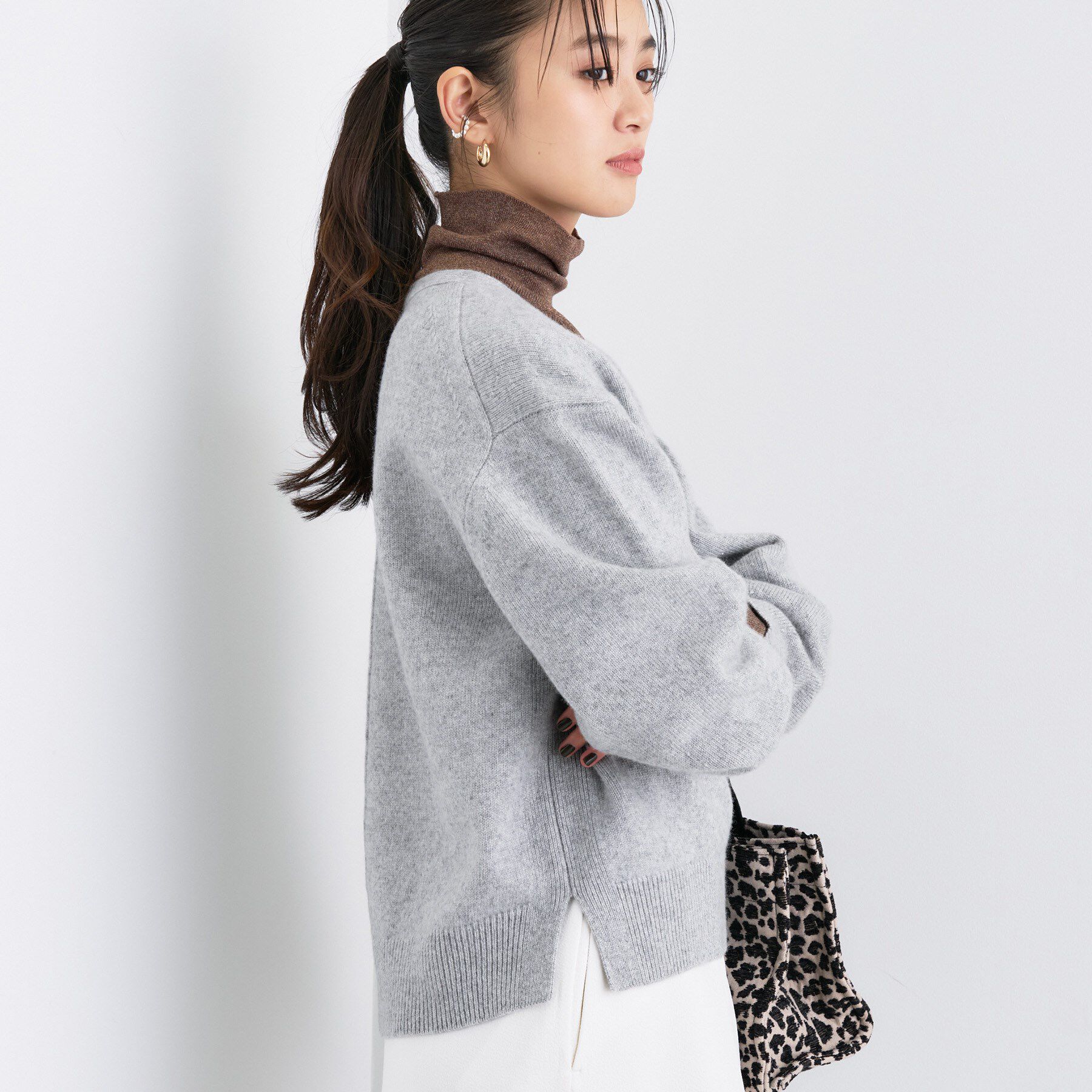 INDIVI「【洗える／カシミヤ混】ミドルゲージVネックニット」|ニット・セーター|