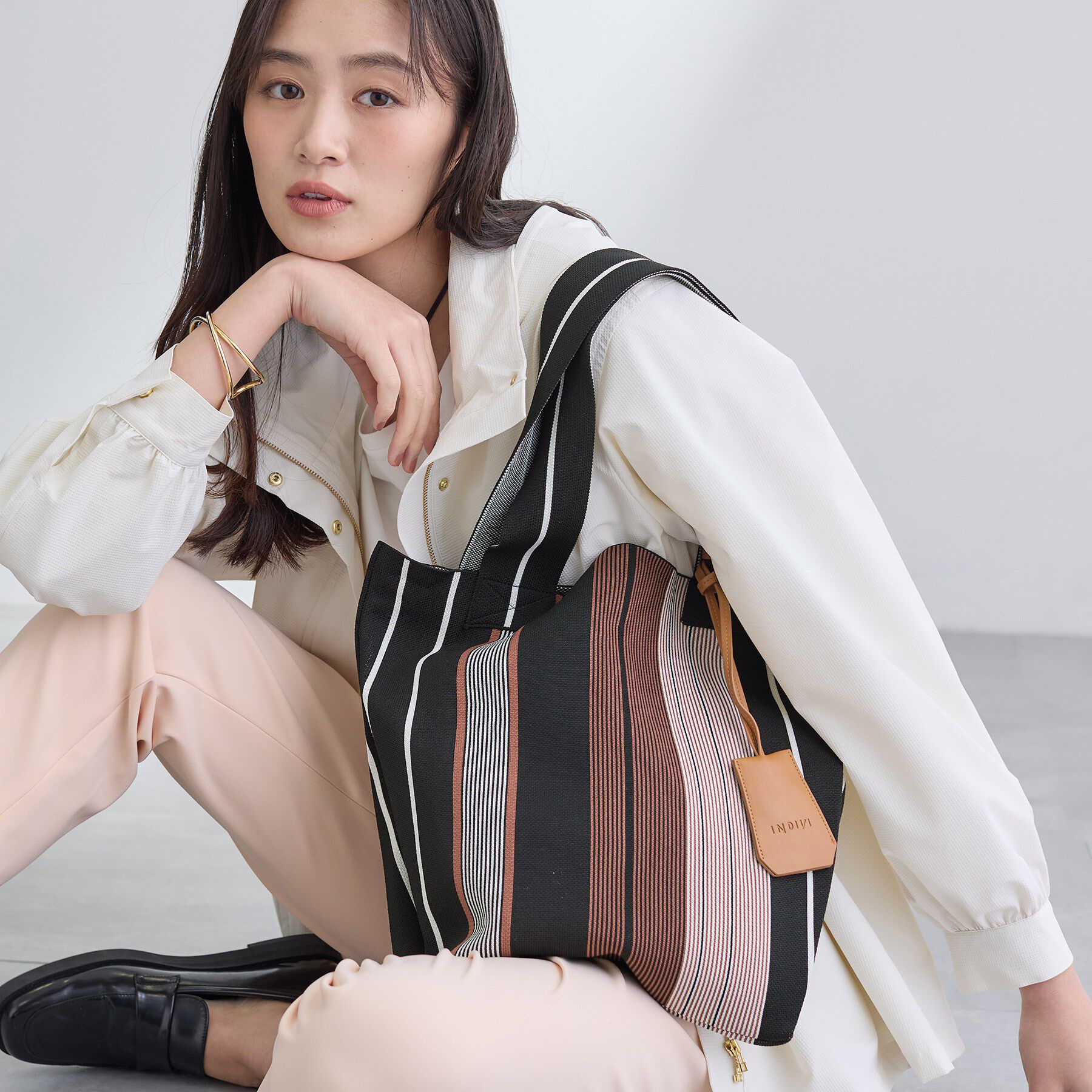 INDIVI「【WEB限定カラー／A4収納】柄ニットバッグ」|トートバッグ|ブラウン(344)