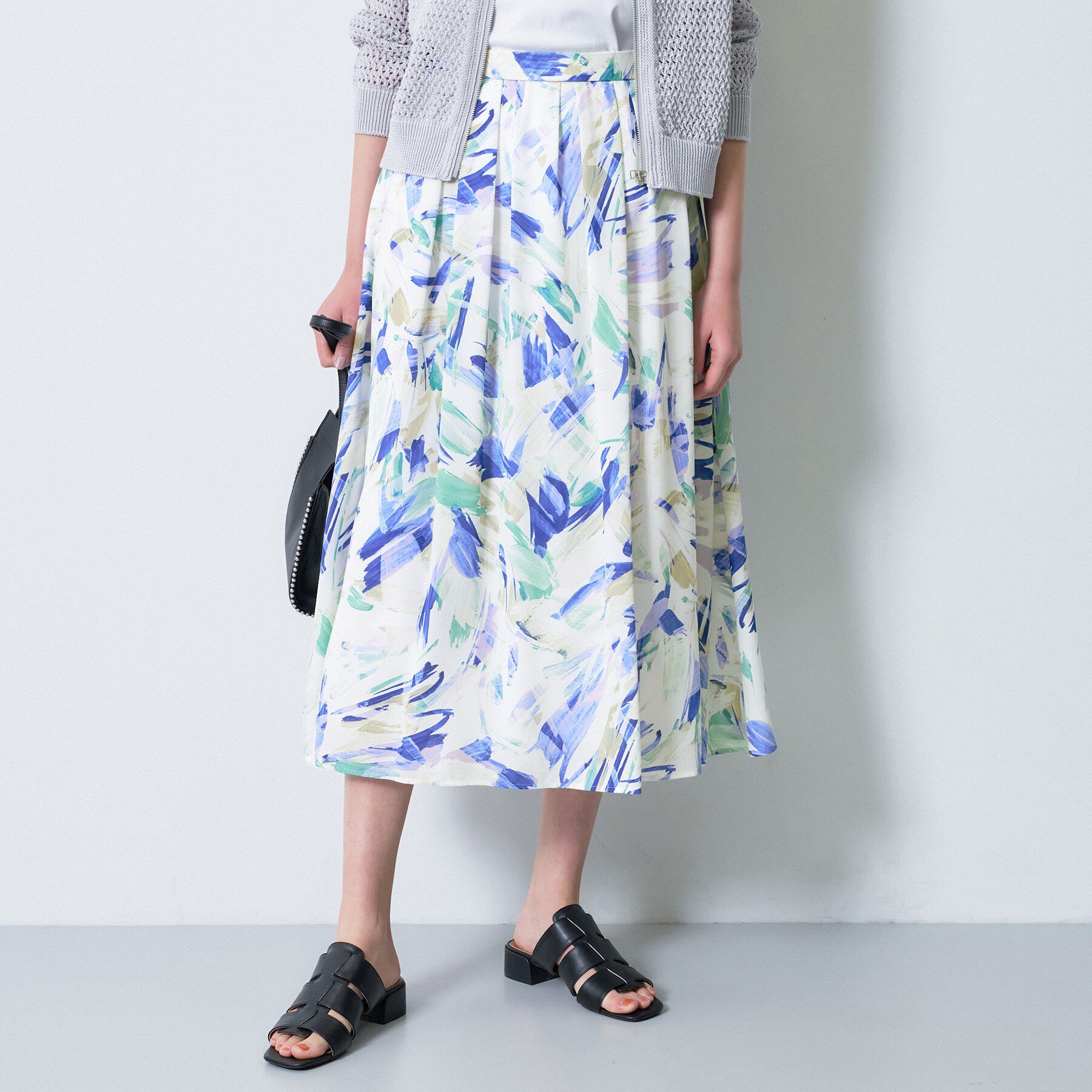 INDIVI「【洗える】リーフ柄タックフレアスカート」|スカート|ブルー(193)