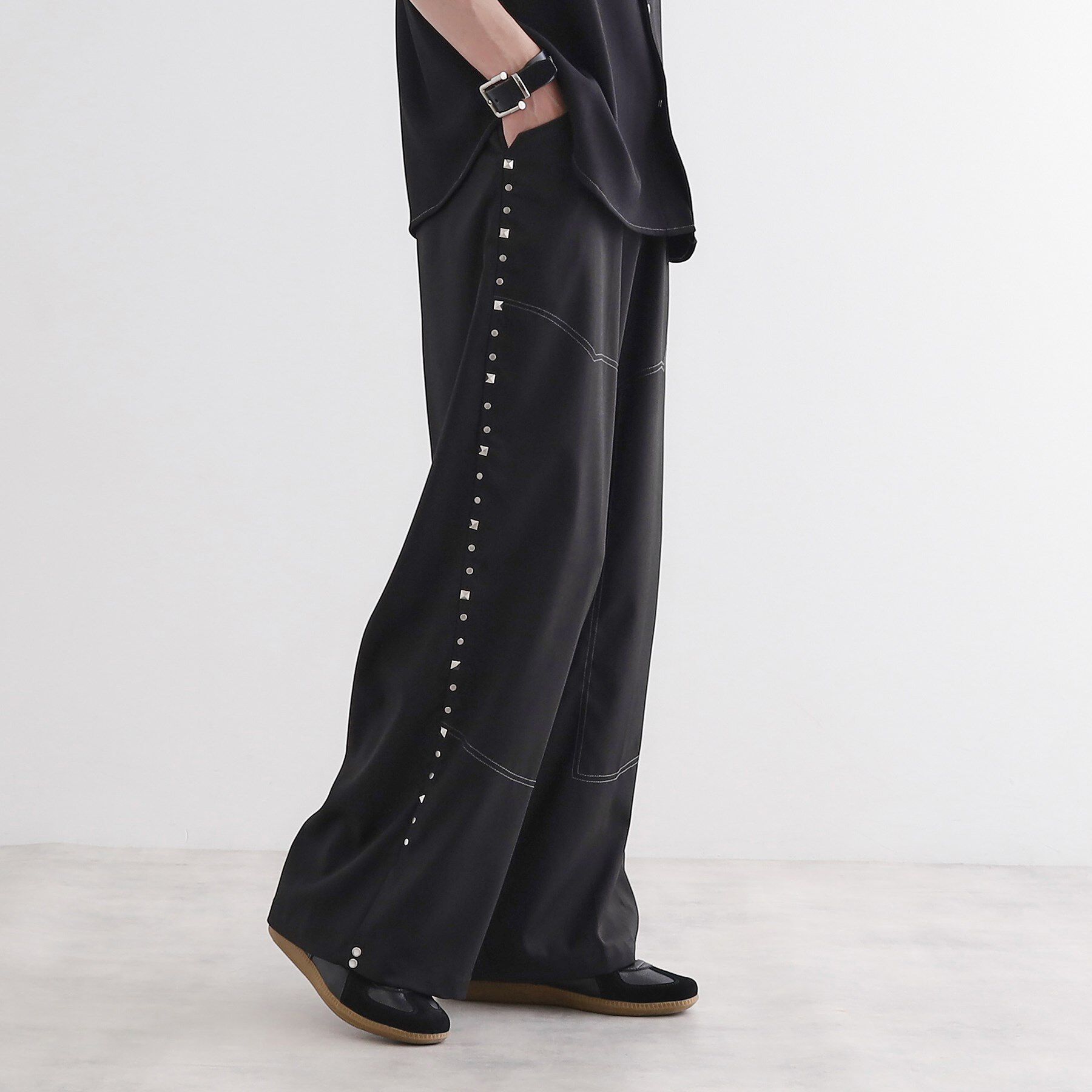 tk.TAKEO KIKUCHI「スタッズスラックス」|その他|ブラック(019)