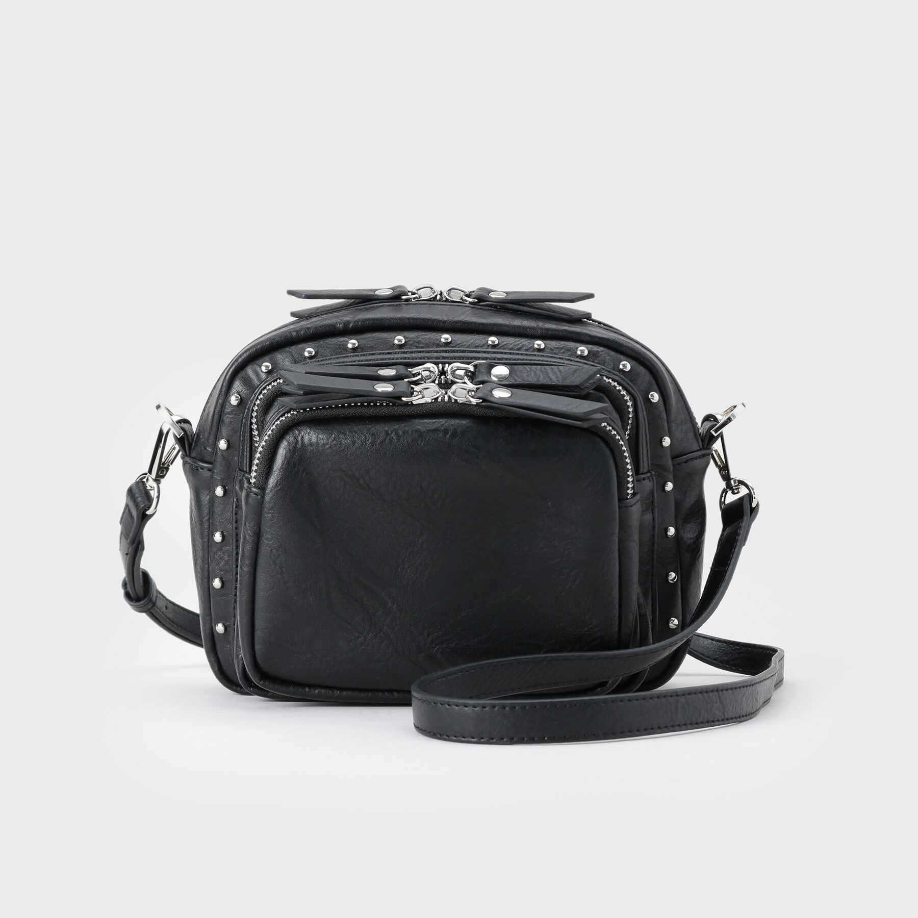 tk.TAKEO KIKUCHI「【スタッズシリーズ】ショルダーバッグ」|ショルダー・メッセンジャー|