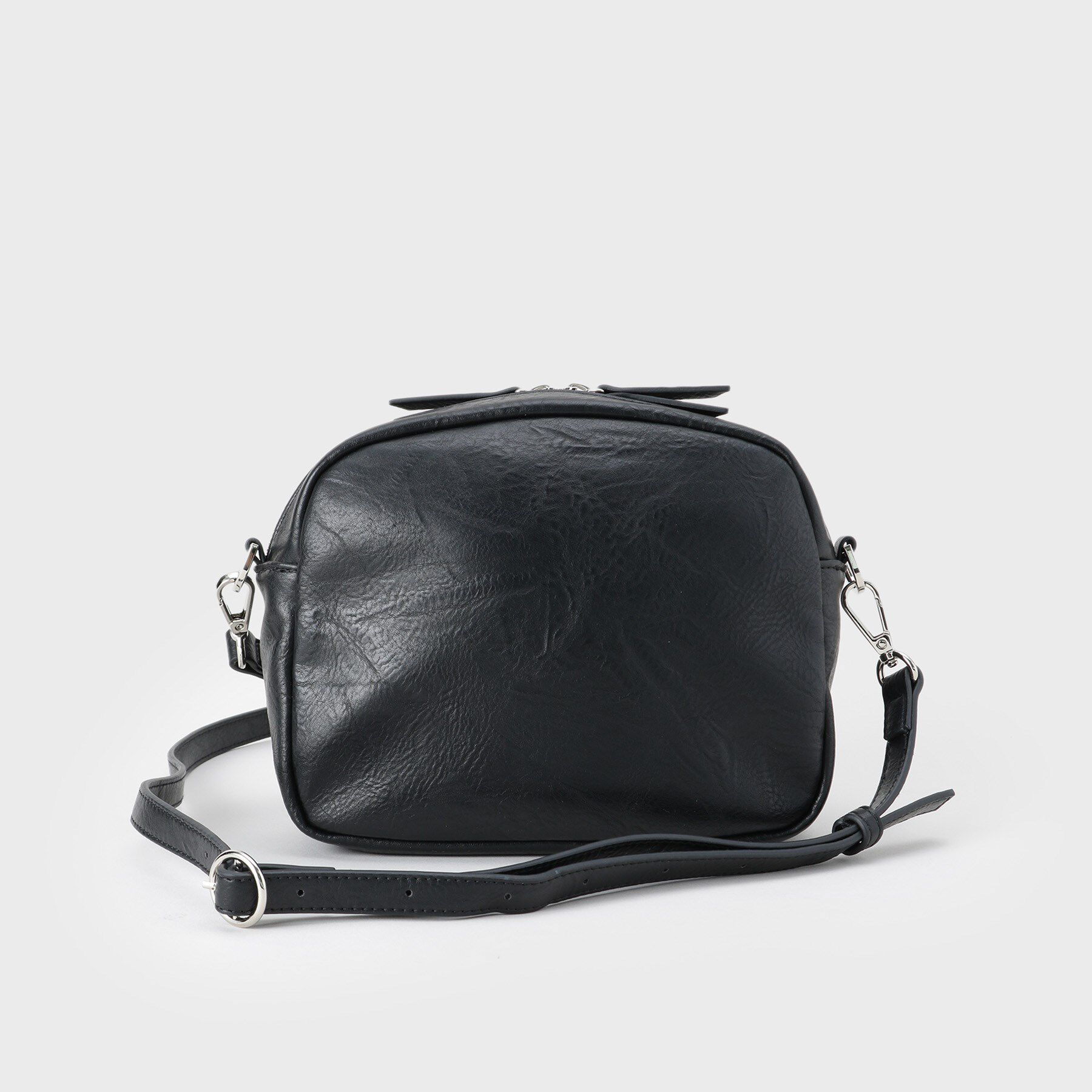 tk.TAKEO KIKUCHI「【スタッズシリーズ】ショルダーバッグ」|ショルダー・メッセンジャー|