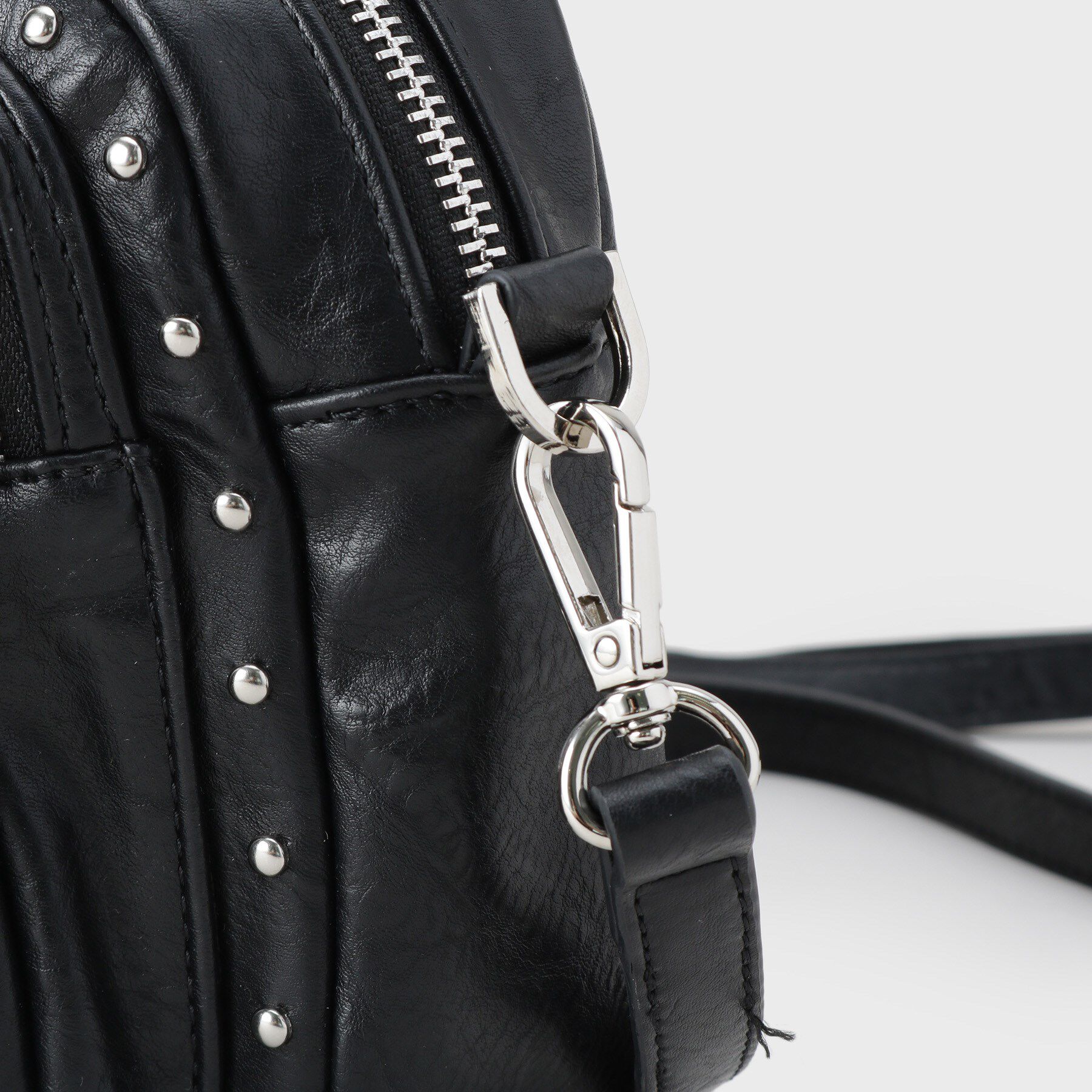 tk.TAKEO KIKUCHI「【スタッズシリーズ】ショルダーバッグ」|ショルダー・メッセンジャー|