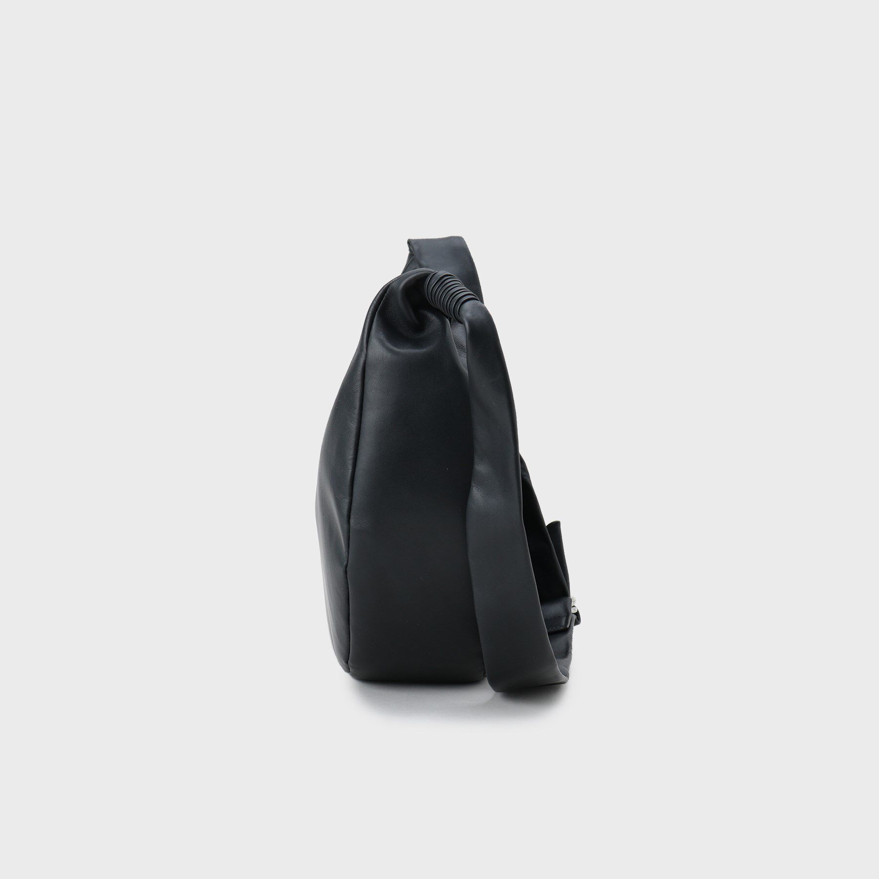 tk.TAKEO KIKUCHI「【牛革使用】リアルレザーラウンドショルダーバッグ」|ショルダー・メッセンジャー|