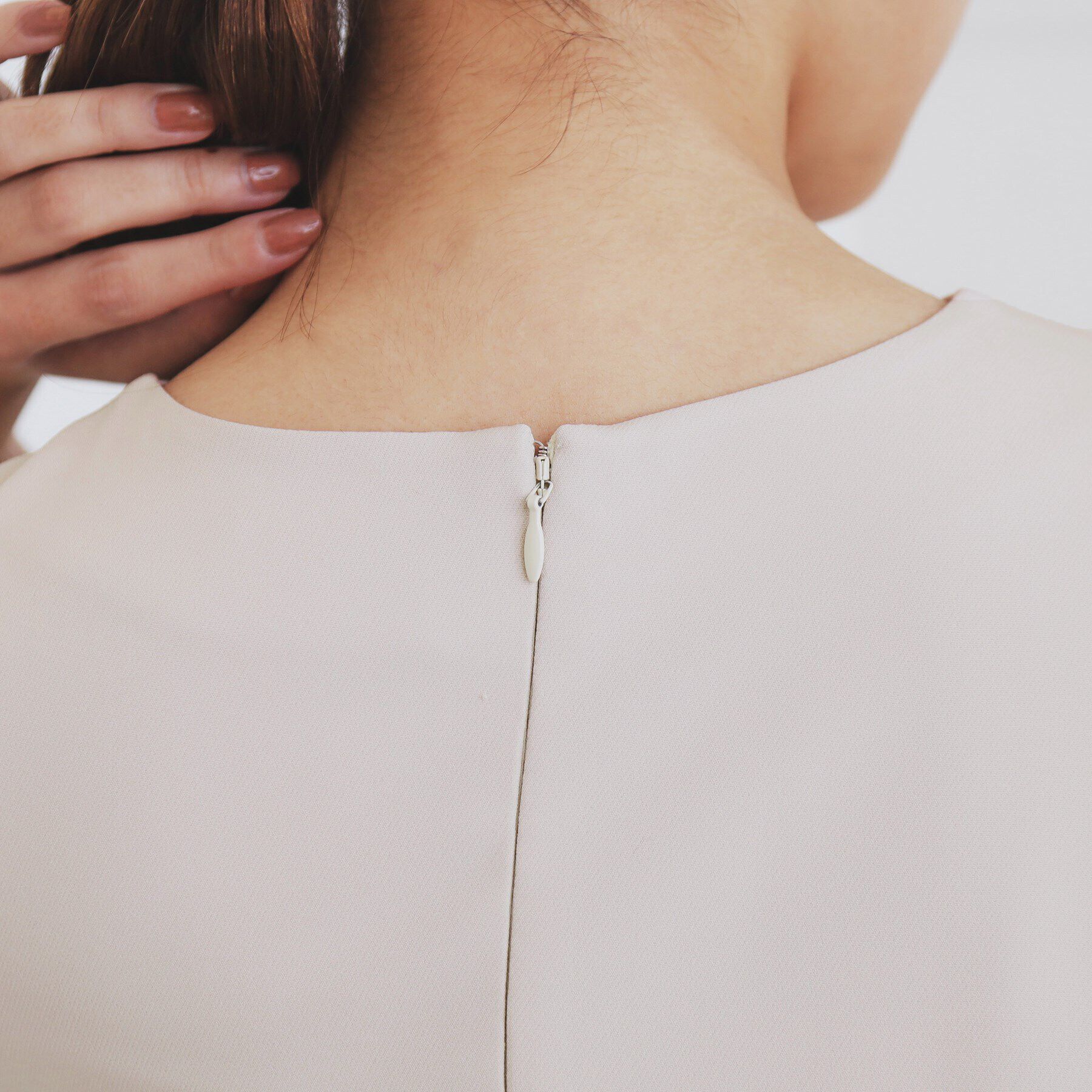 index「＜通勤・セレモニー対応＞キーネックパール調フレアワンピース【洗濯機洗い可/イージーアイロン】」|ワンピース|