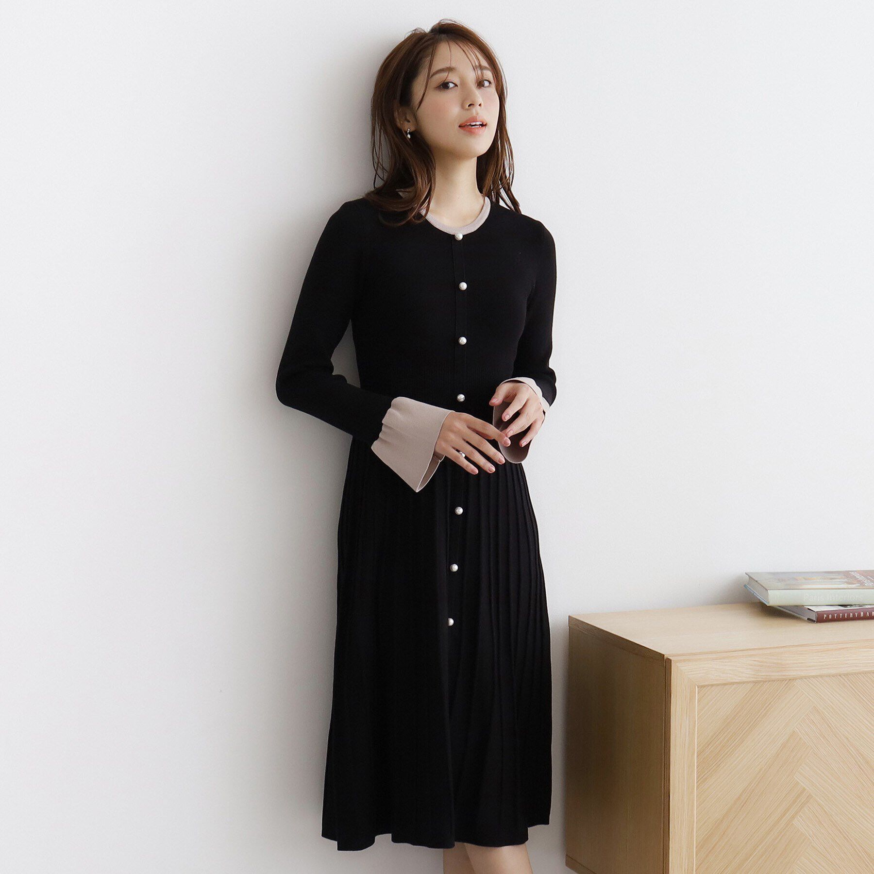 index「《美人百花掲載》パール調デザインバイカラーニットワンピース【洗濯機洗い可】」|ワンピース|ブラック(519)