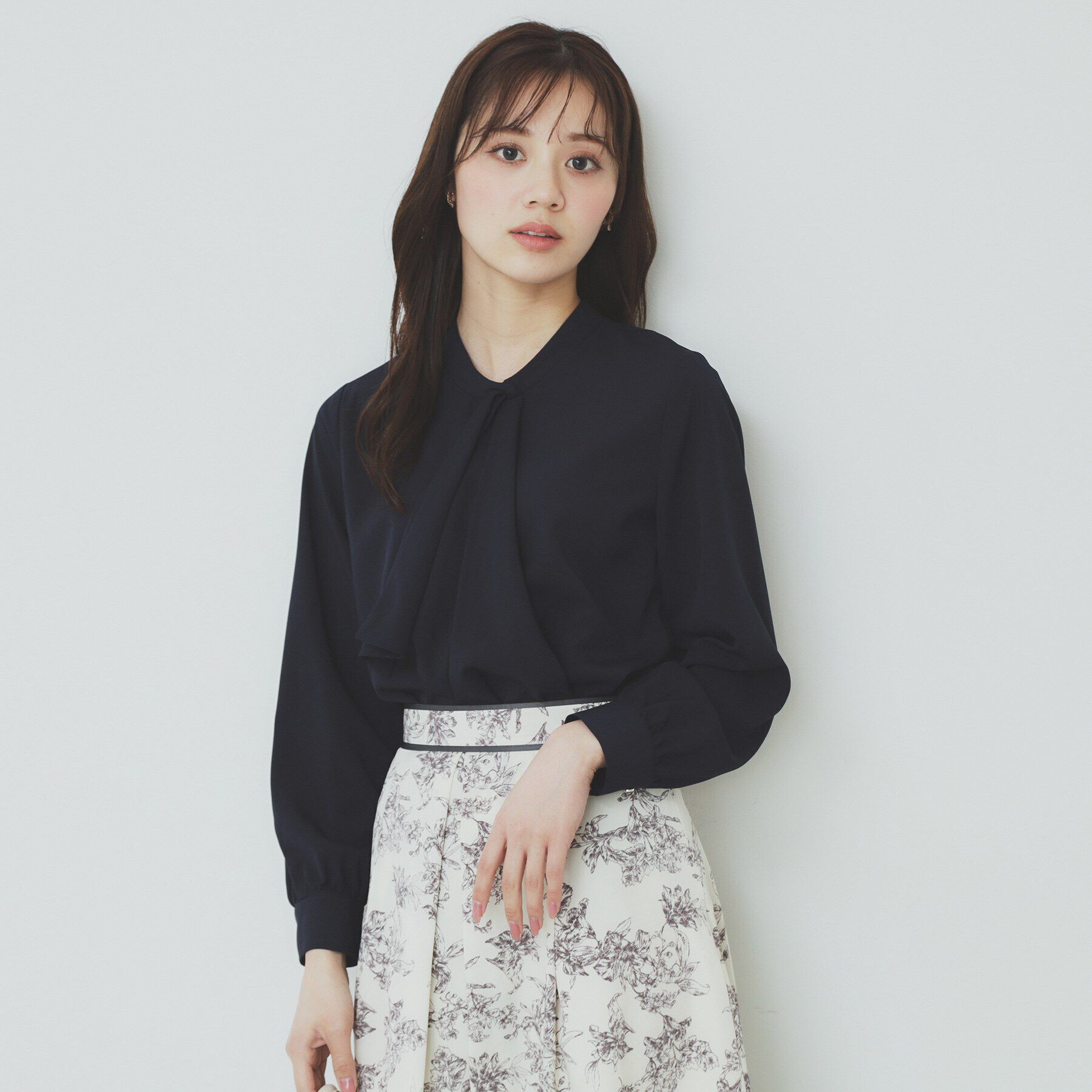 index「《美人百花掲載》アシンメトリーボウタイブラウス【洗濯機洗い可/防シワ】」|シャツ・ブラウス|