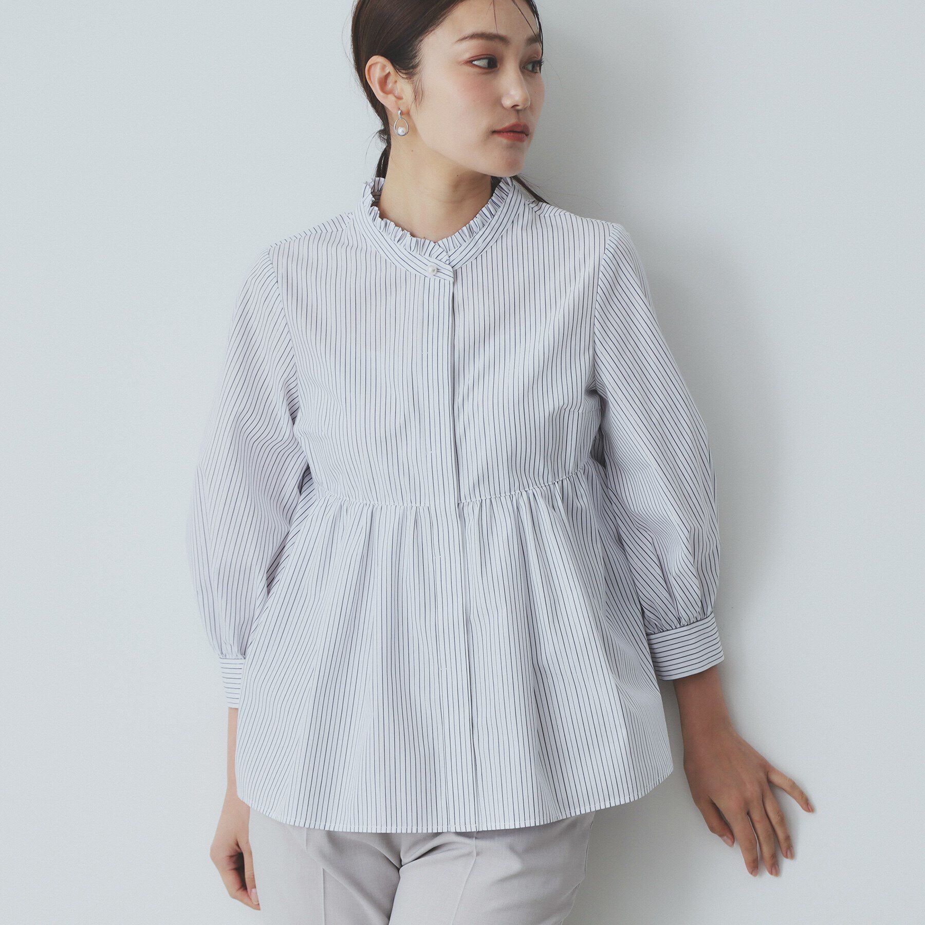 index「《6color》フリルバンドカラーペプラムブラウス【洗濯機洗い可/イージーアイロン/防シワ】」|シャツ・ブラウス|