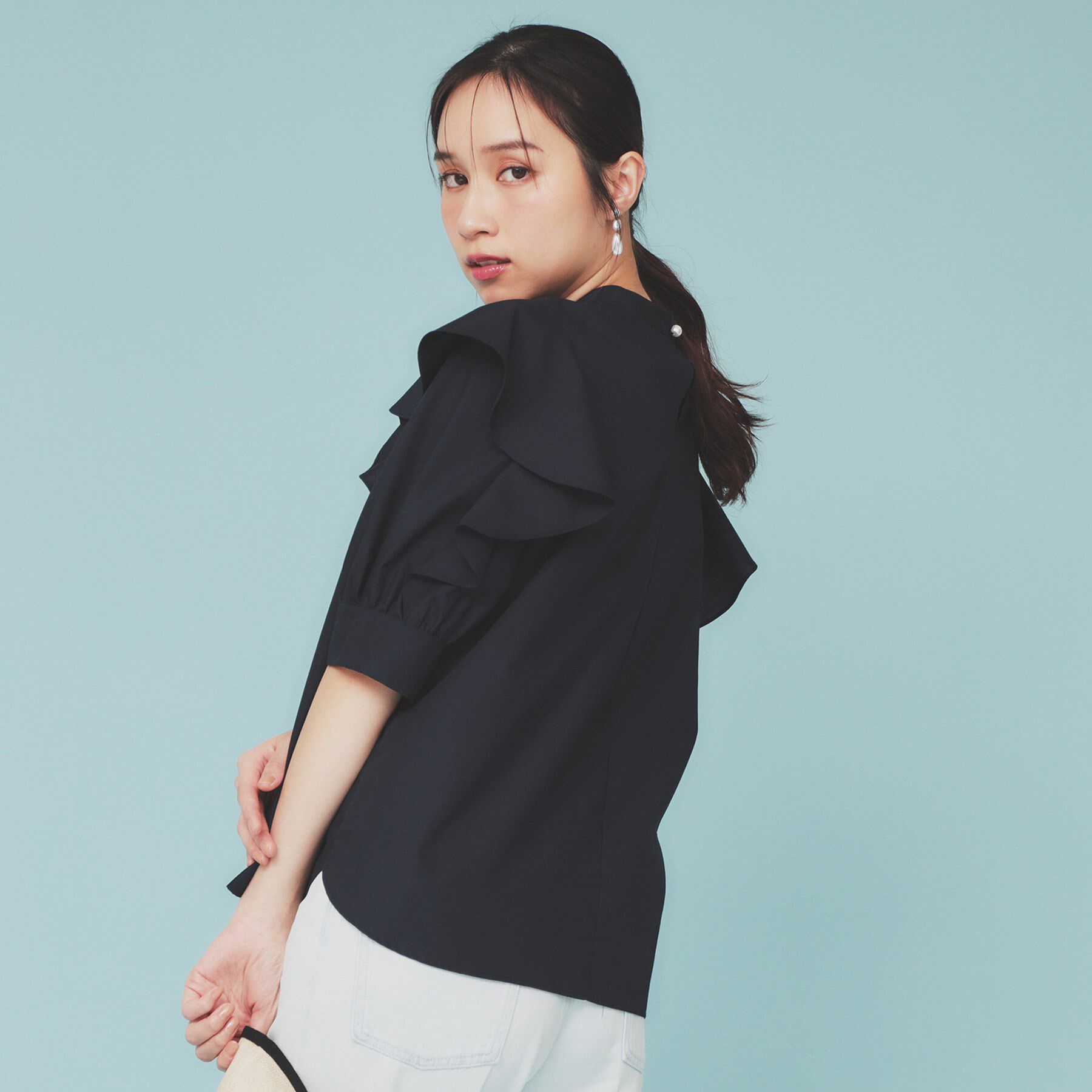 index「ハイネックフリルブラウス【洗濯機洗い可/イージーアイロン】」|シャツ・ブラウス|ネイビー(094)