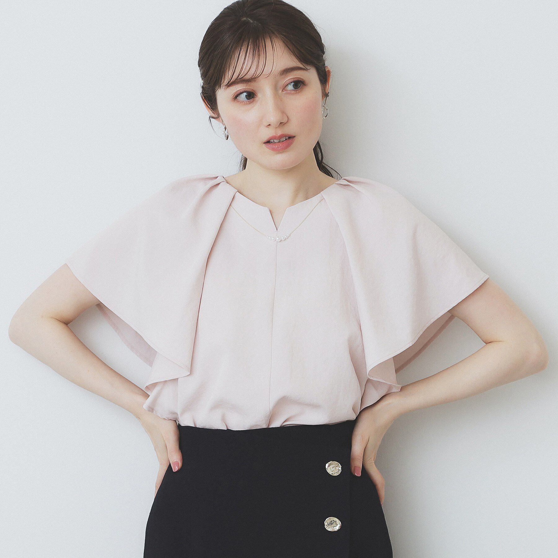 index「《7色展開/S-LLサイズ》フリルタックスリーブキーネックブラウス【吸水速乾/洗濯機可/イージーアイ」|シャツ・ブラウス|ライトピンク(870